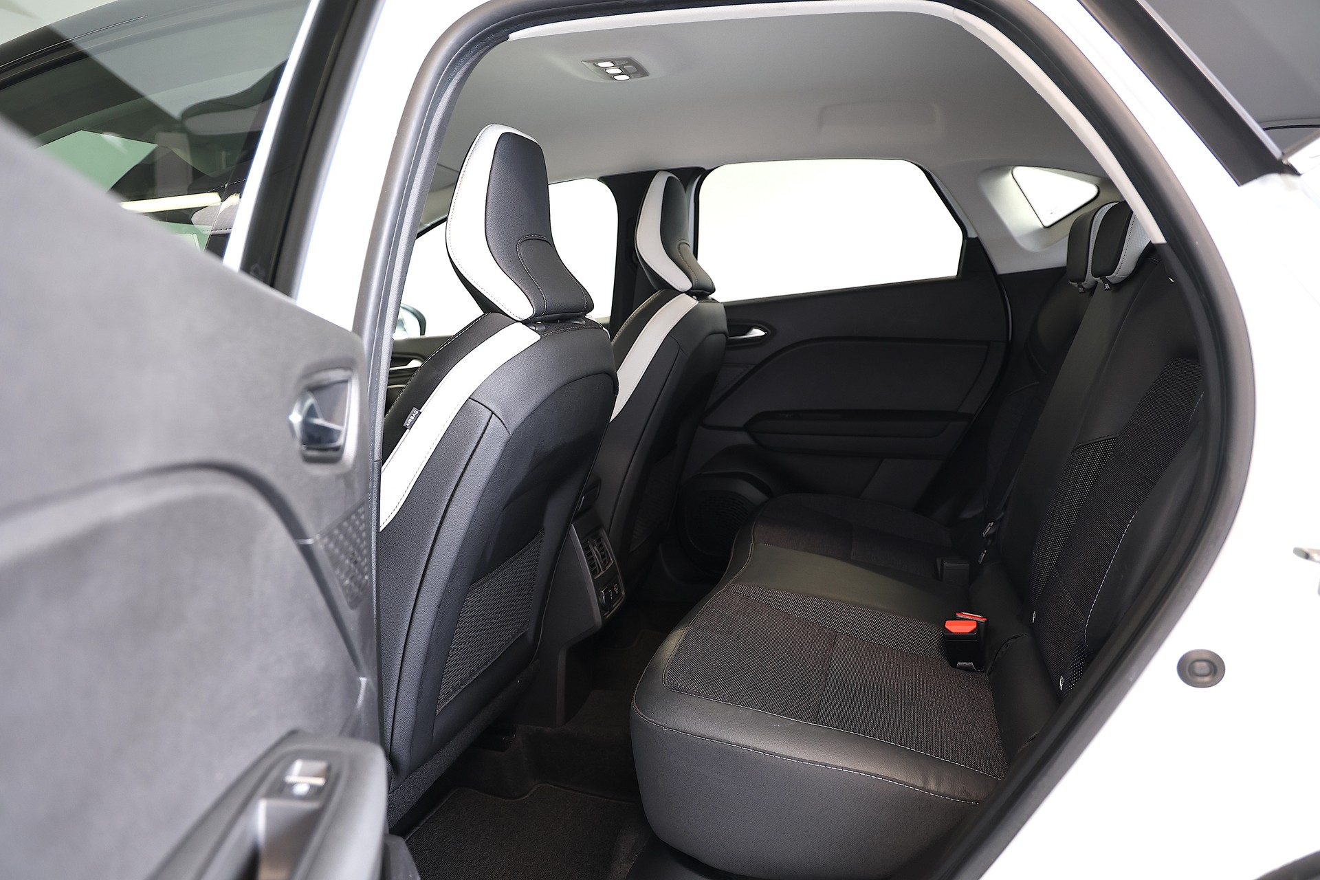 RENAULT Captur 1.6 E-Tech techno-image-16
