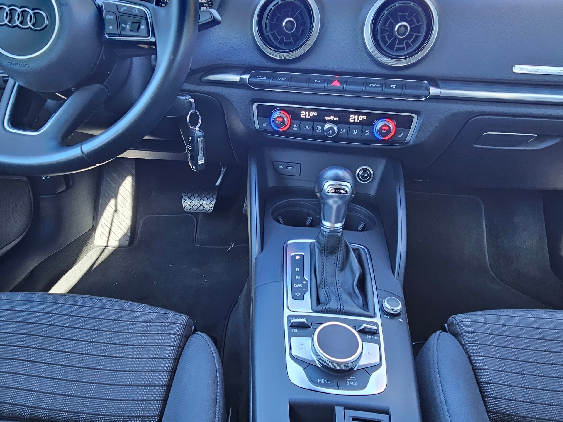 AUDI A3 Sportback 40 TFSI Sport quattro S-tronic-image-10