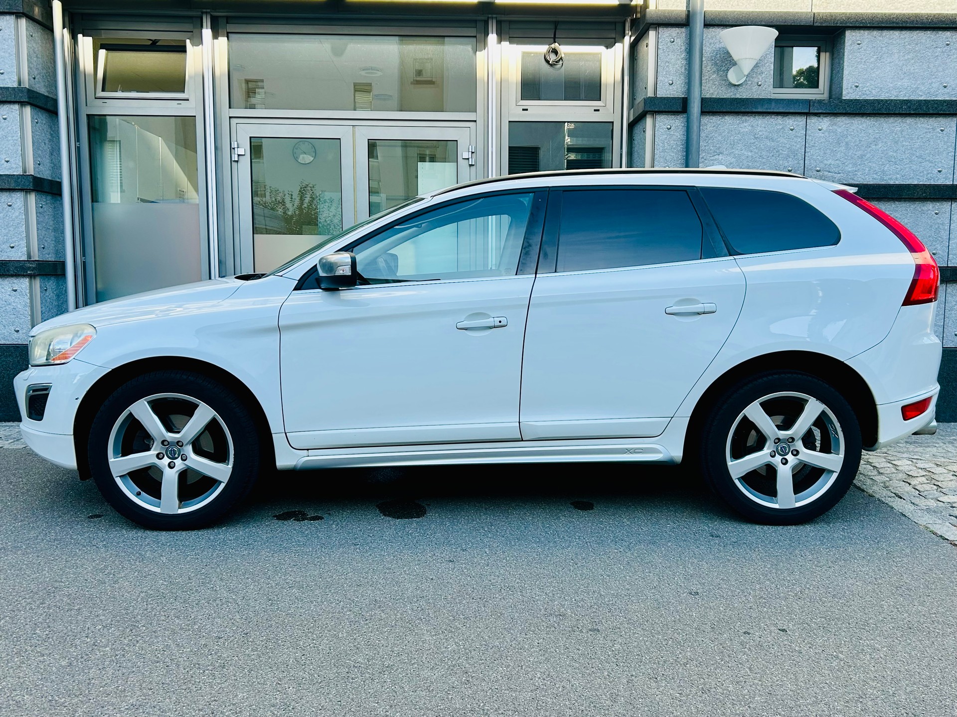 VOLVO XC60 D3 AWD R-Design-image-14