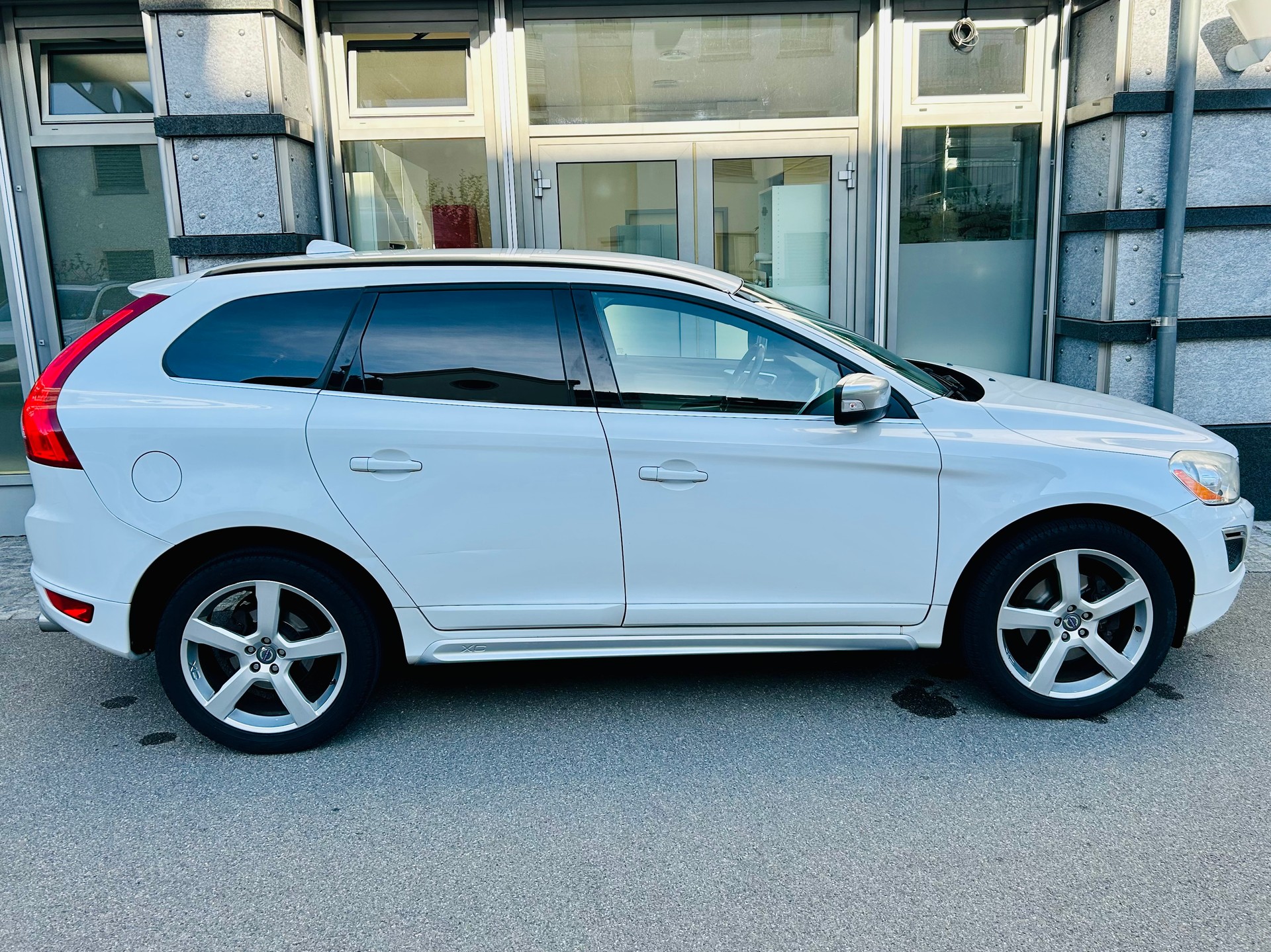 VOLVO XC60 D3 AWD R-Design-image-15