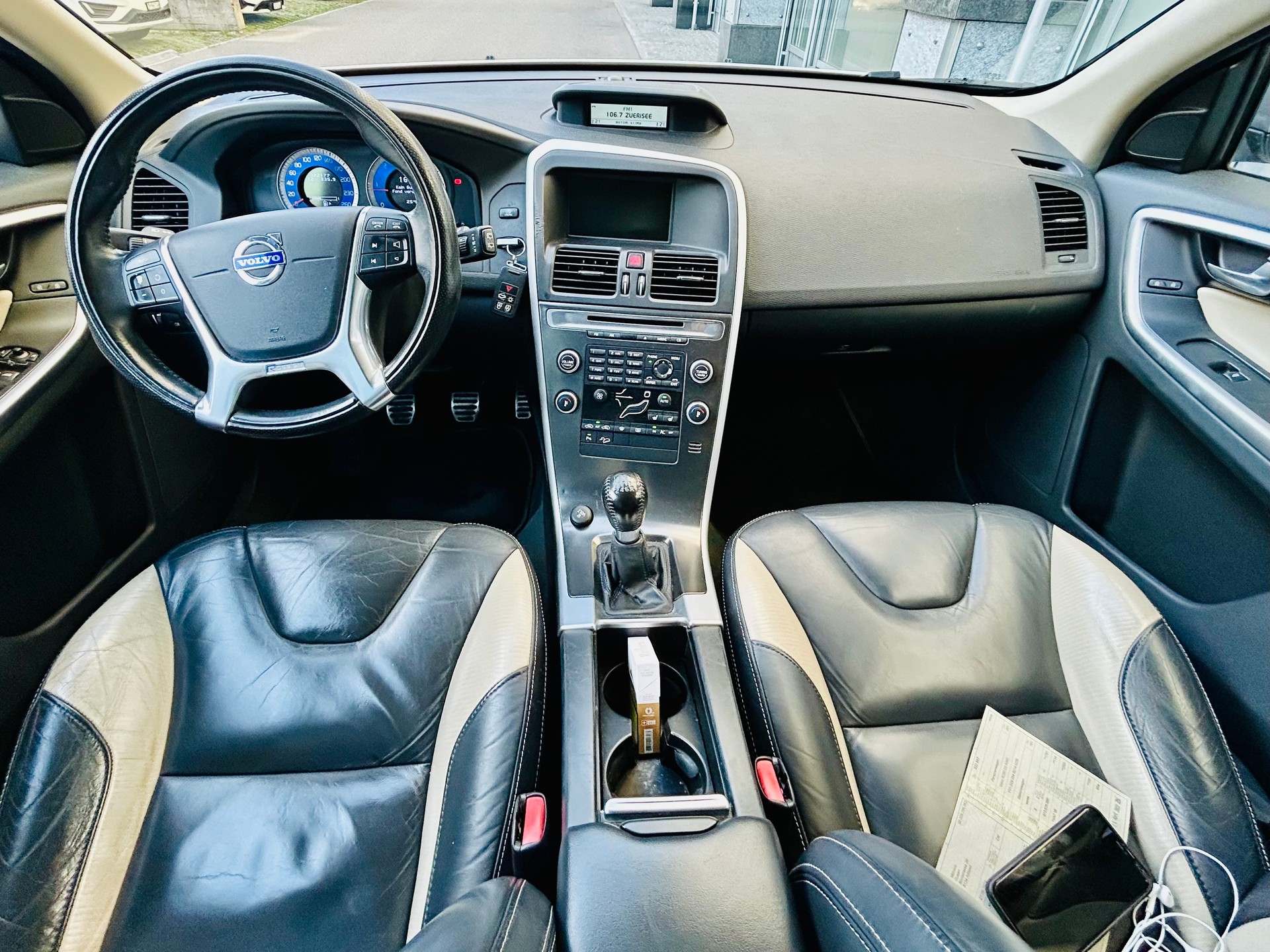 VOLVO XC60 D3 AWD R-Design-image-11
