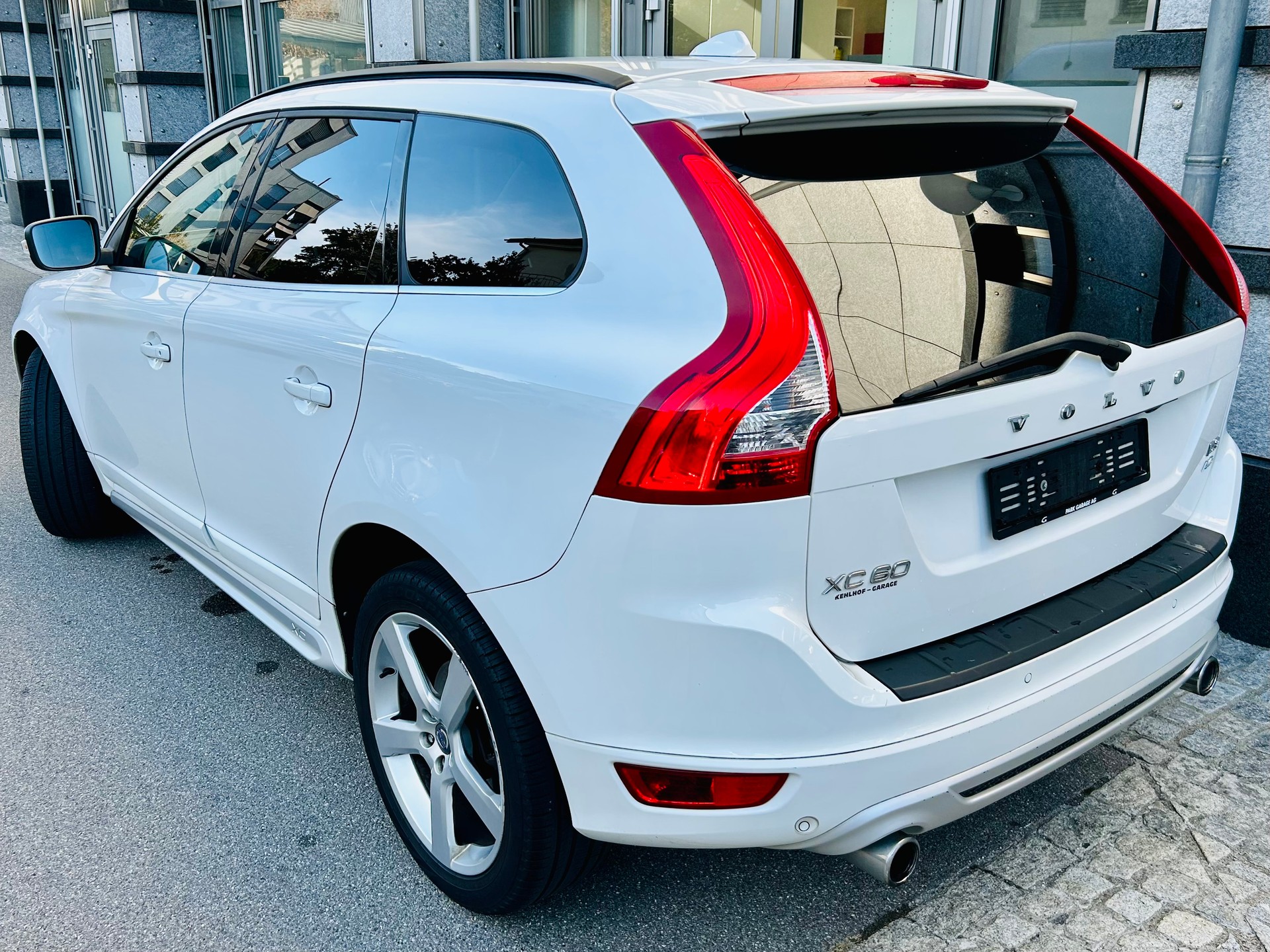 VOLVO XC60 D3 AWD R-Design-image-9