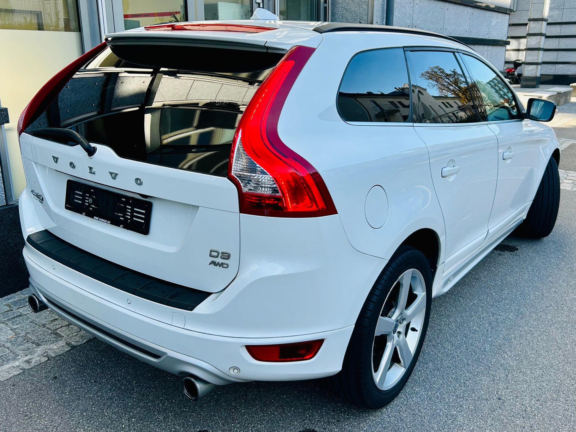 VOLVO XC60 D3 AWD R-Design-image-5