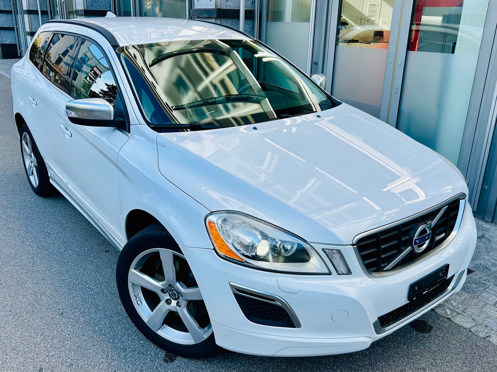 VOLVO XC60 D3 AWD R-Design-image-3