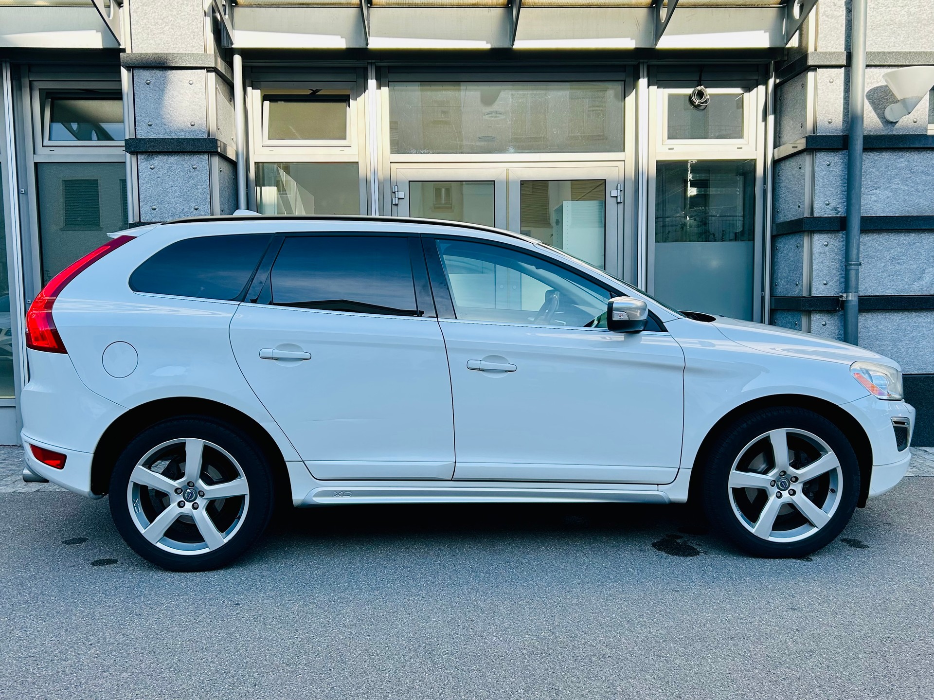 VOLVO XC60 D3 AWD R-Design-image-8
