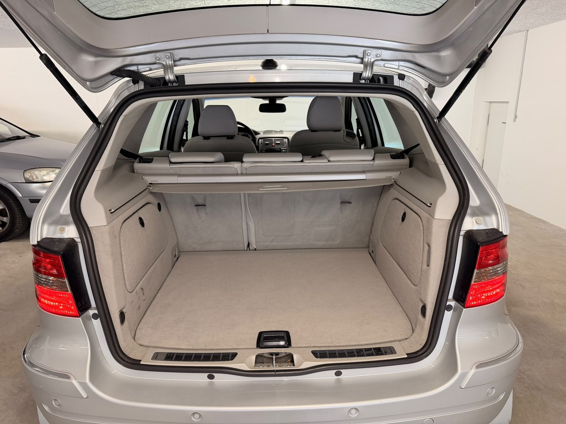 MERCEDES-BENZ B 200 T-image-10