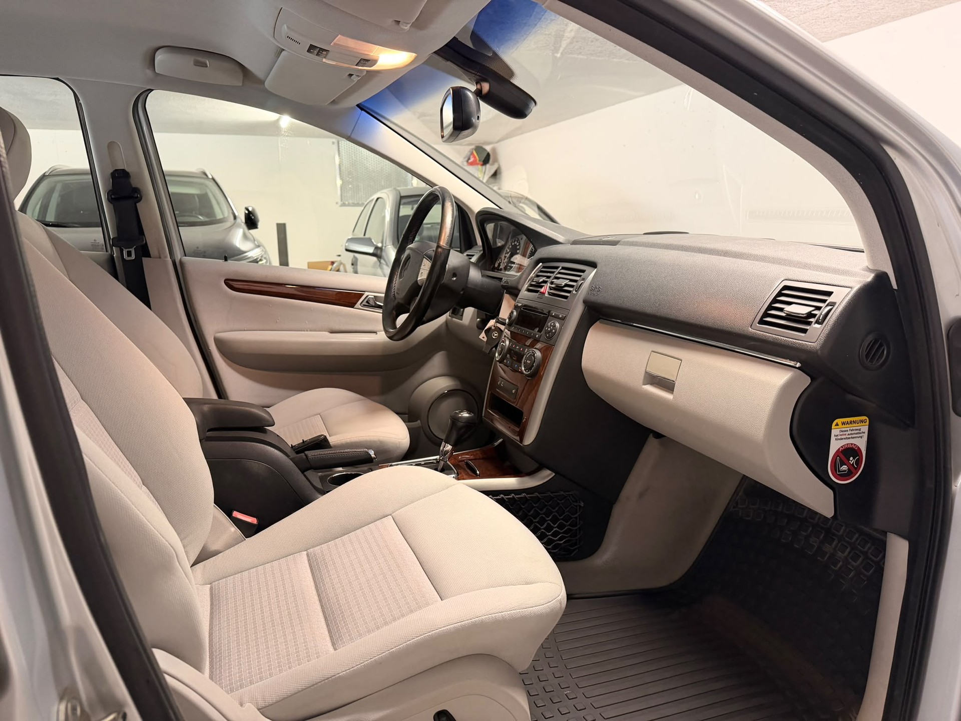 MERCEDES-BENZ B 200 T-image-12