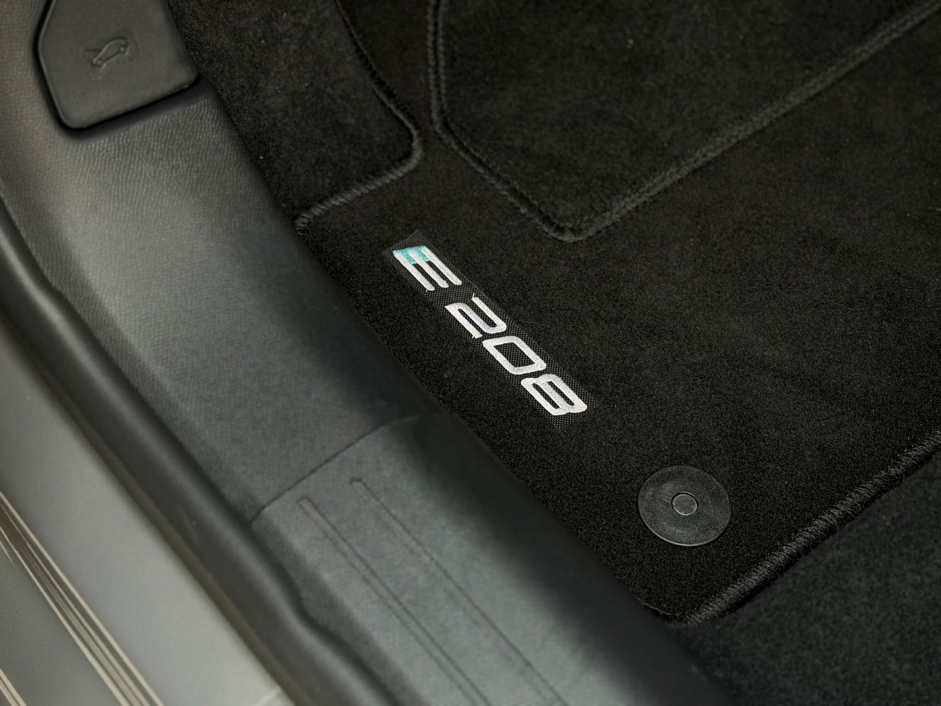 PEUGEOT 208 Elektrik 100 kW Allure-image-12