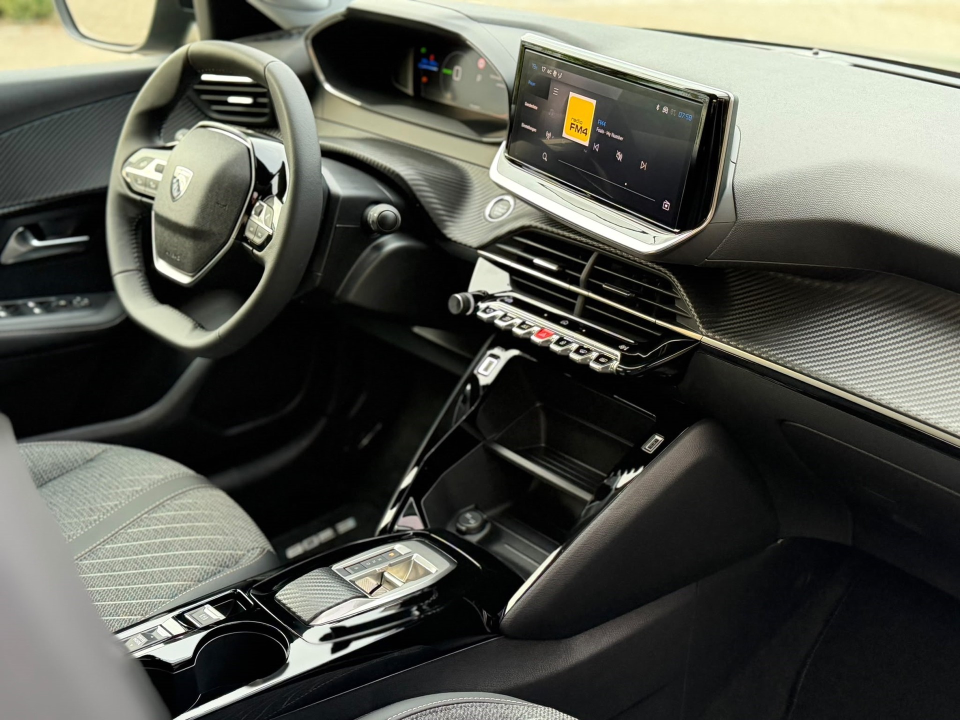 PEUGEOT 208 Elektrik 100 kW Allure-image-9