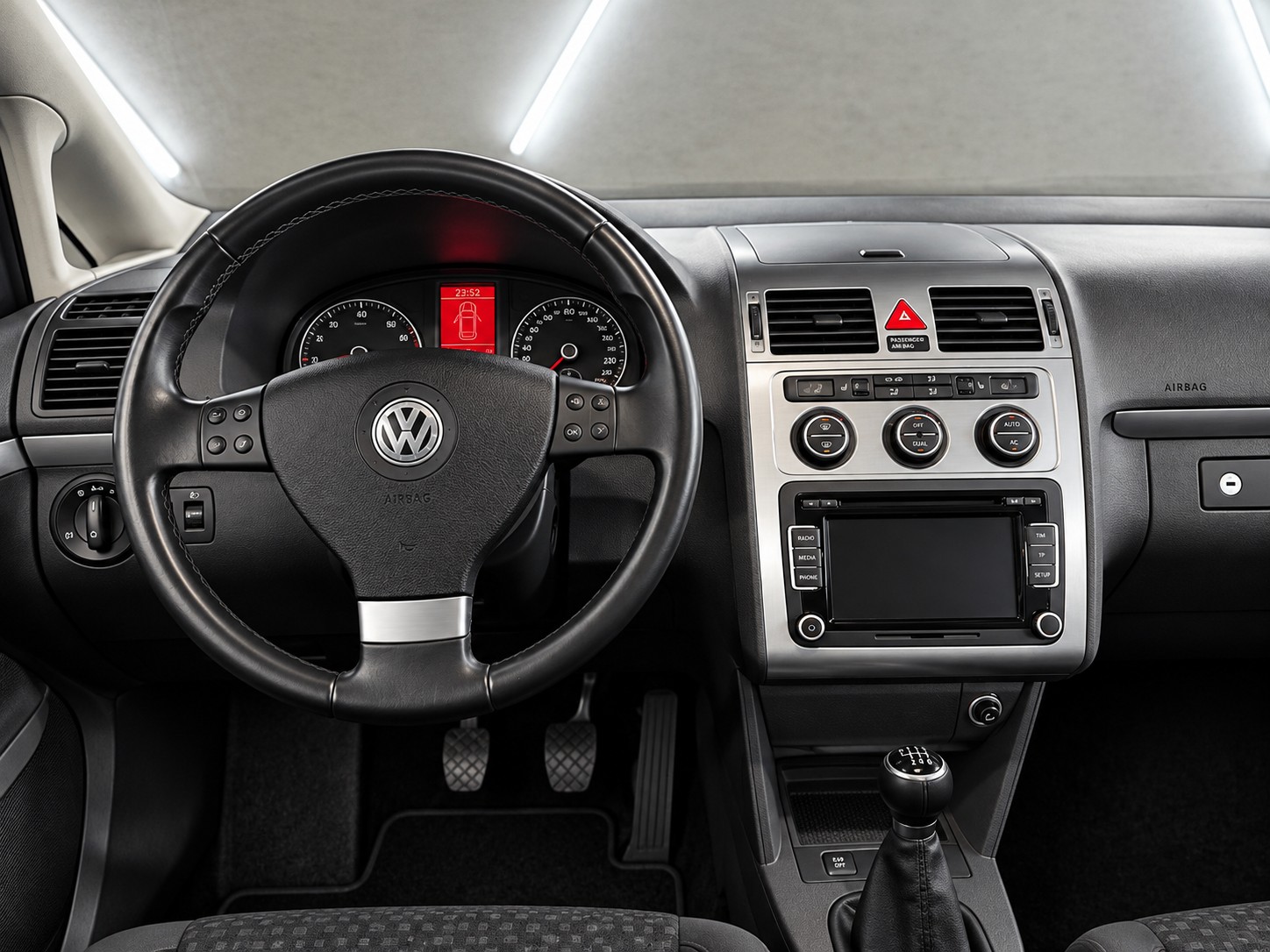 VW Touran 2.0 TDI Trendline-image-7