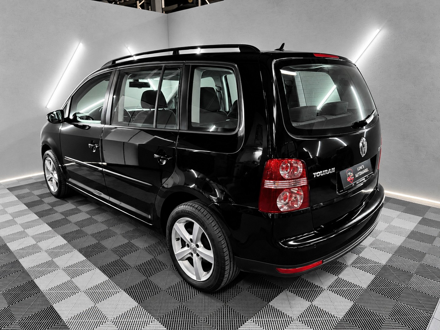 VW Touran 2.0 TDI Trendline-image-4