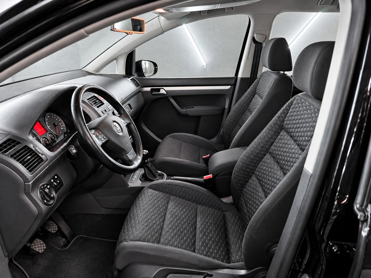 VW Touran 2.0 TDI Trendline-image-6