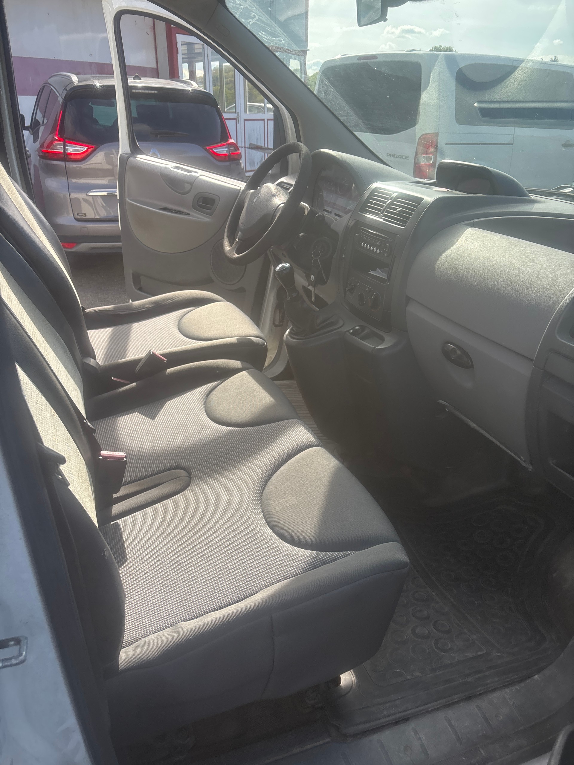PEUGEOT Expert 1.6 HDi 227 L1H1-image-7