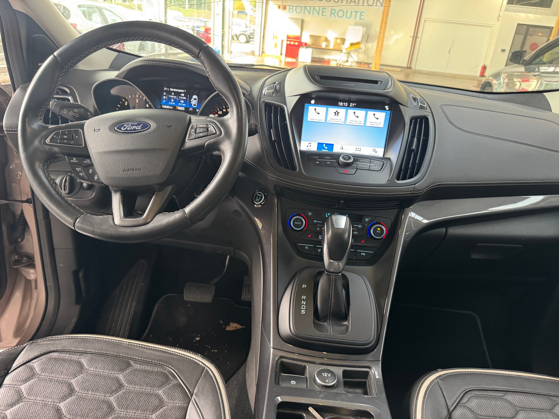 FORD Kuga 2.0 TDCi Vignale 4WD PowerShift-image-23