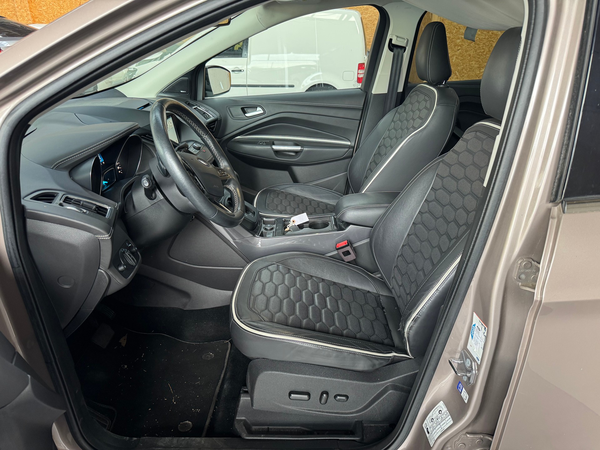 FORD Kuga 2.0 TDCi Vignale 4WD PowerShift-image-13