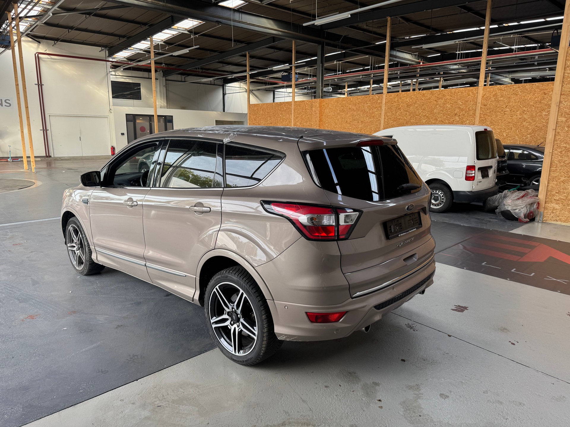 FORD Kuga 2.0 TDCi Vignale 4WD PowerShift-image-5