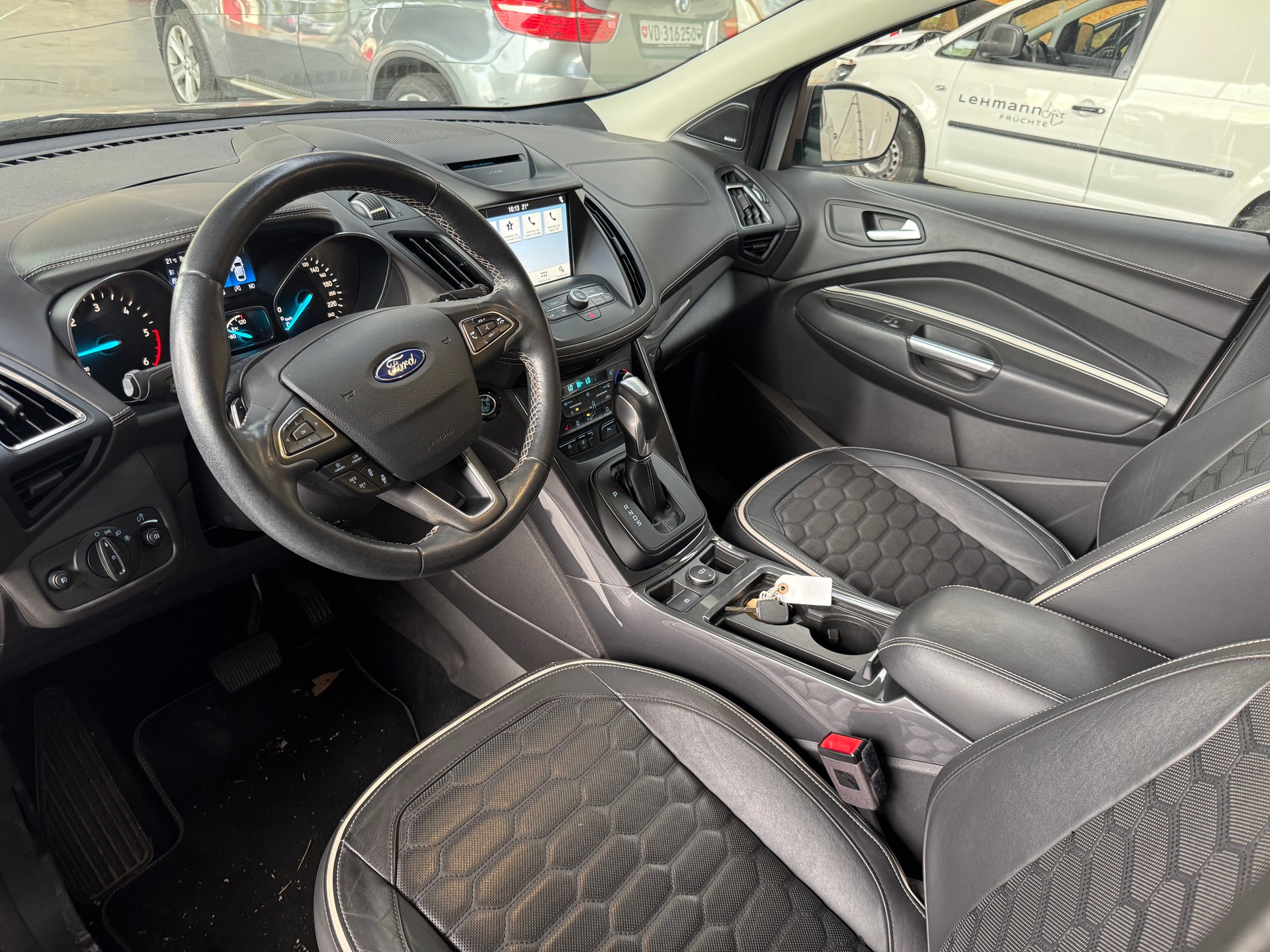 FORD Kuga 2.0 TDCi Vignale 4WD PowerShift-image-22