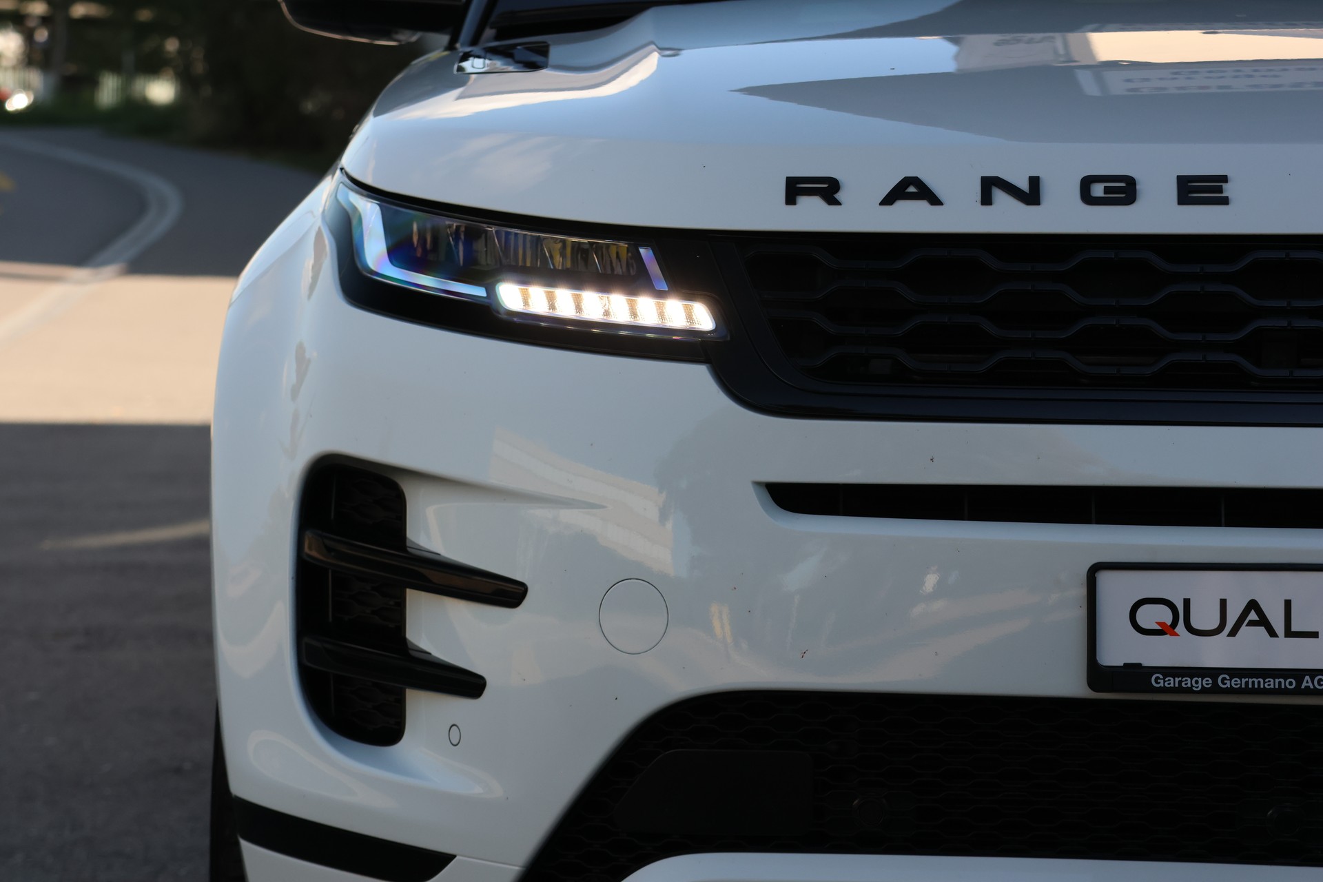 LAND ROVER Range Rover Evoque R-Dynamic P 250 S AT9-image-2