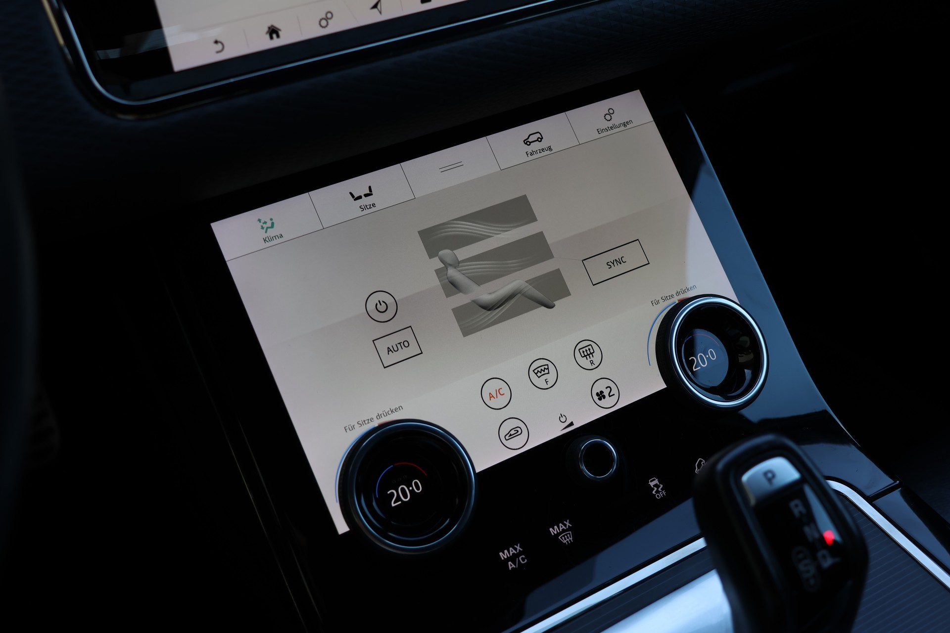 LAND ROVER Range Rover Evoque R-Dynamic P 250 S AT9-image-17