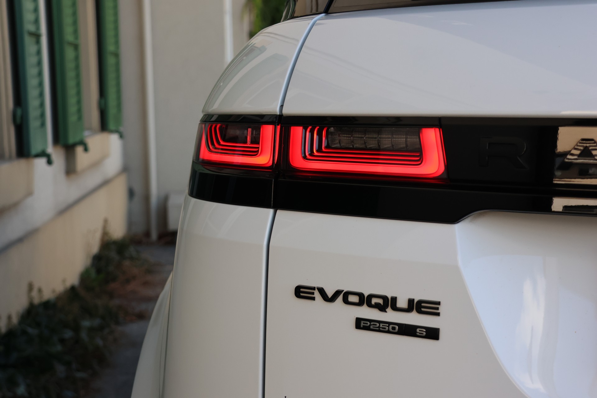 LAND ROVER Range Rover Evoque R-Dynamic P 250 S AT9-image-6