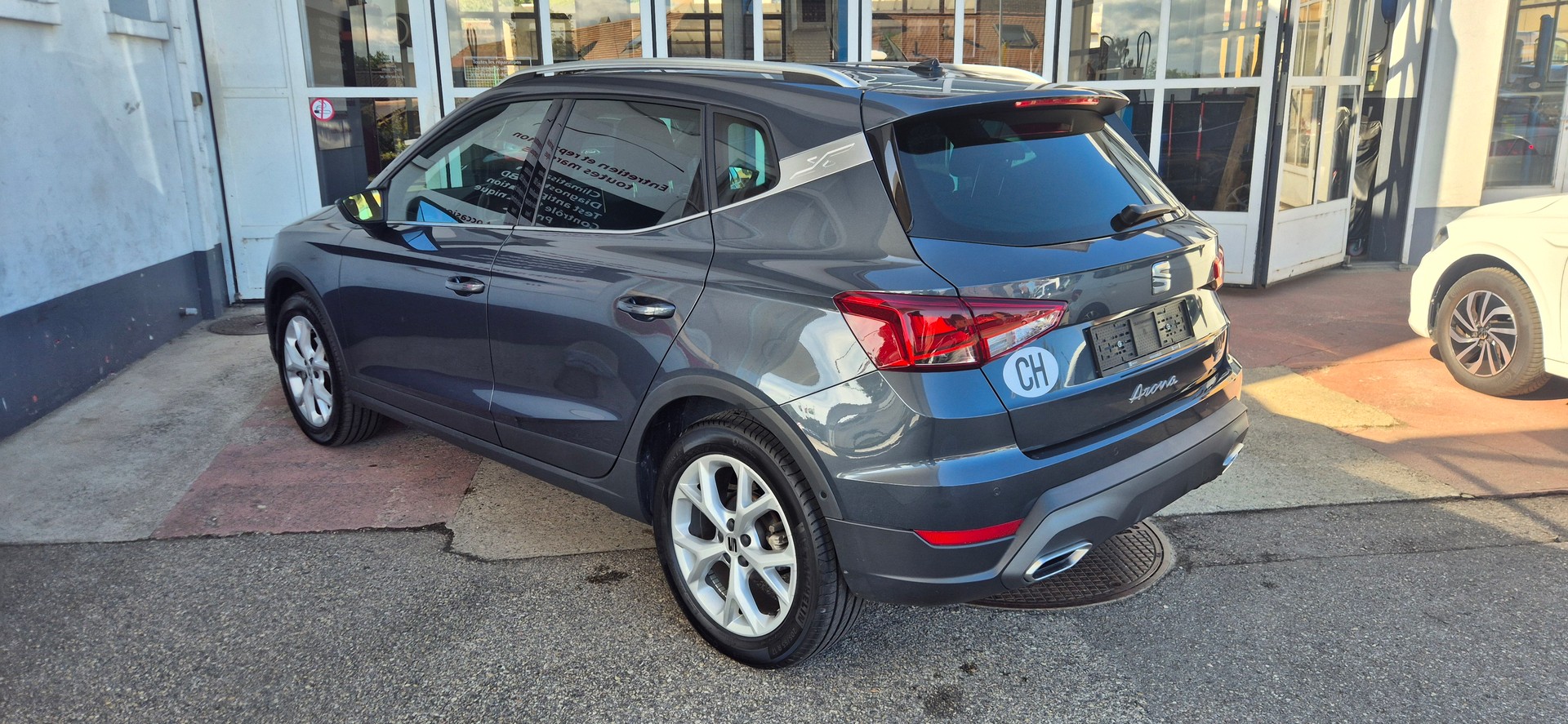 SEAT Arona 1.5 Eco TSI FR DSG-image-5