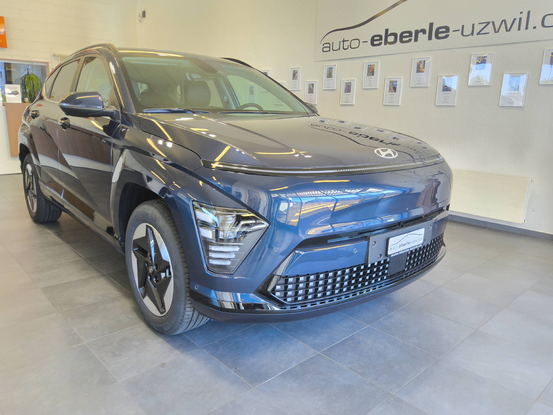 HYUNDAI Kona 65,4 kWh Electric Amplia-image-1