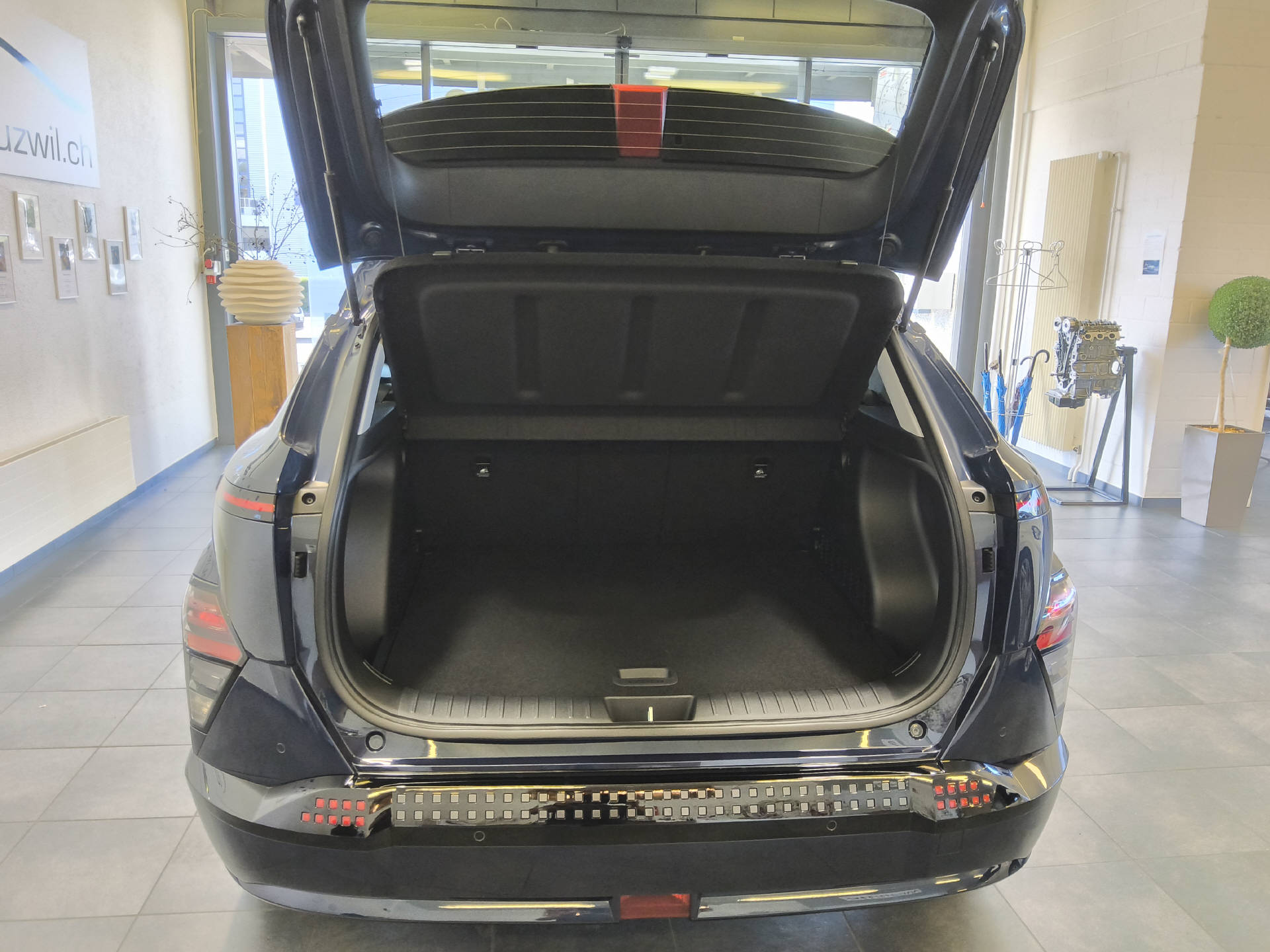 HYUNDAI Kona 65,4 kWh Electric Amplia-image-13