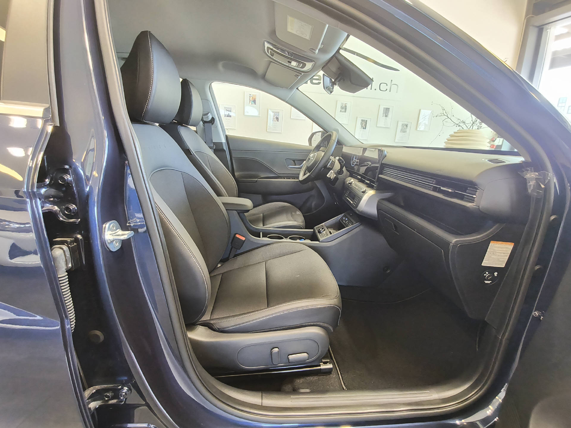 HYUNDAI Kona 65,4 kWh Electric Amplia-image-16
