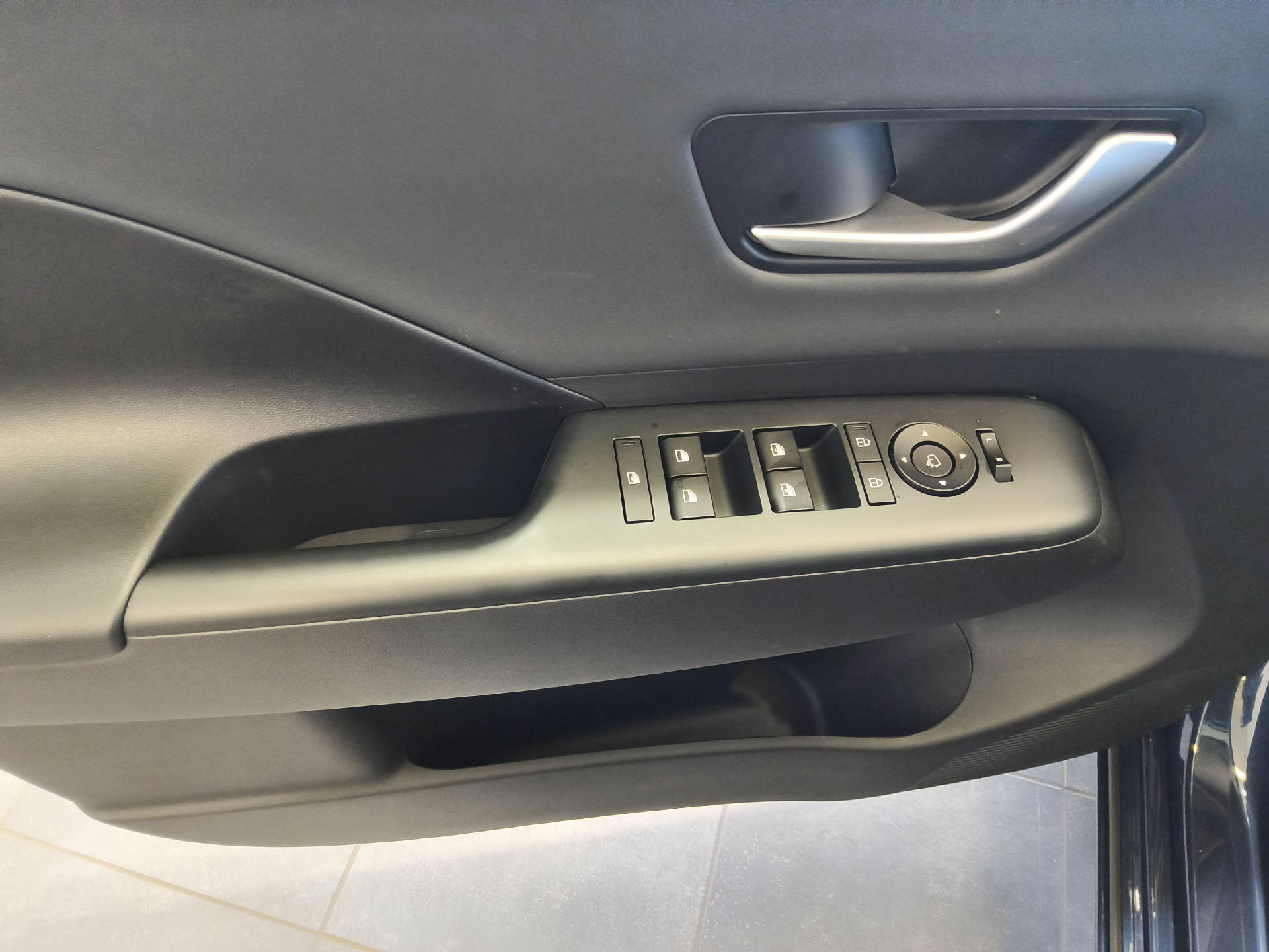 HYUNDAI Kona 65,4 kWh Electric Amplia-image-18