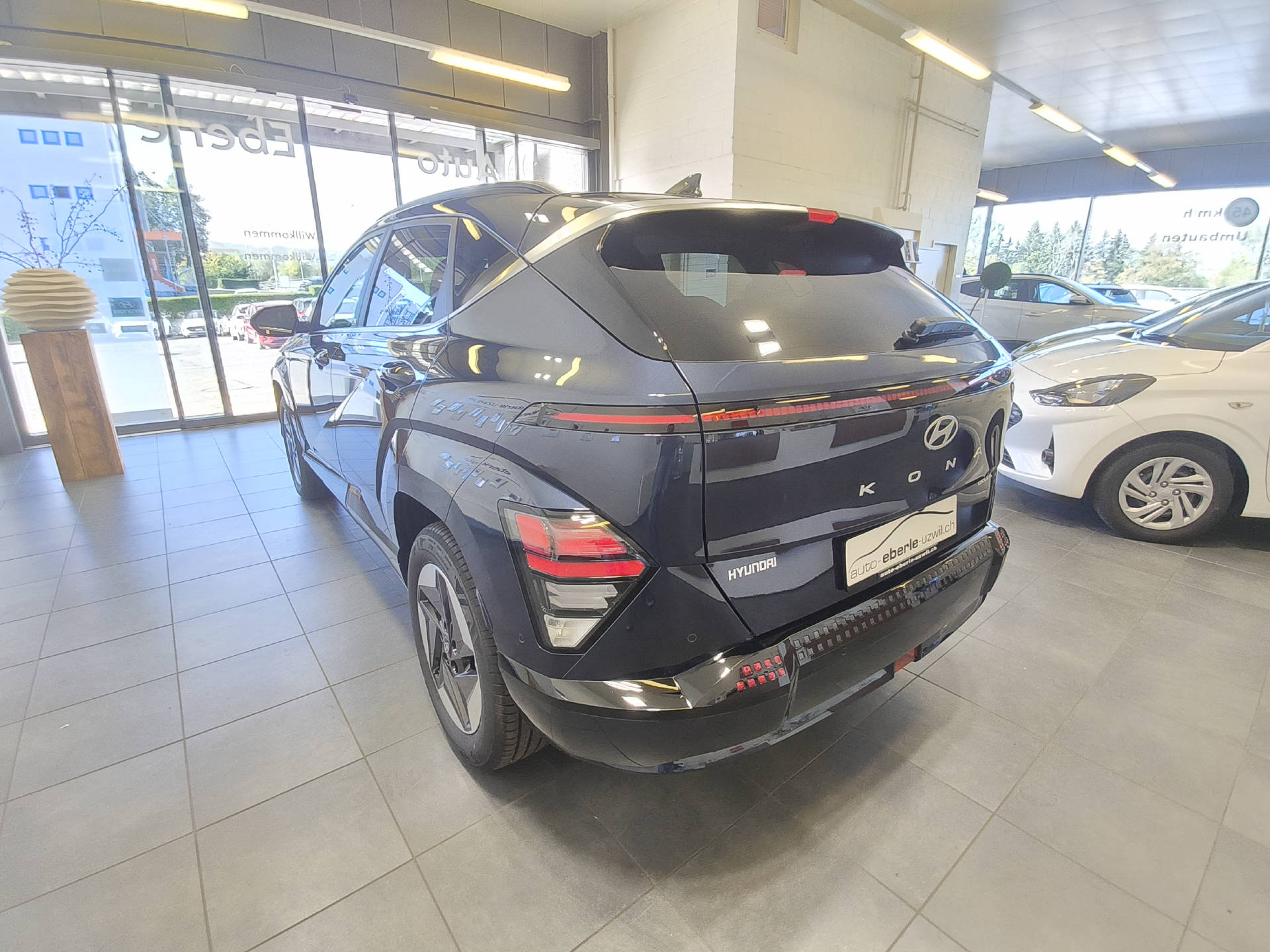 HYUNDAI Kona 65,4 kWh Electric Amplia-image-9