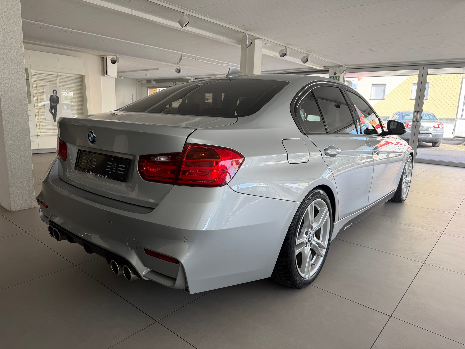 BMW 320d Sport Line Steptronic-image-5