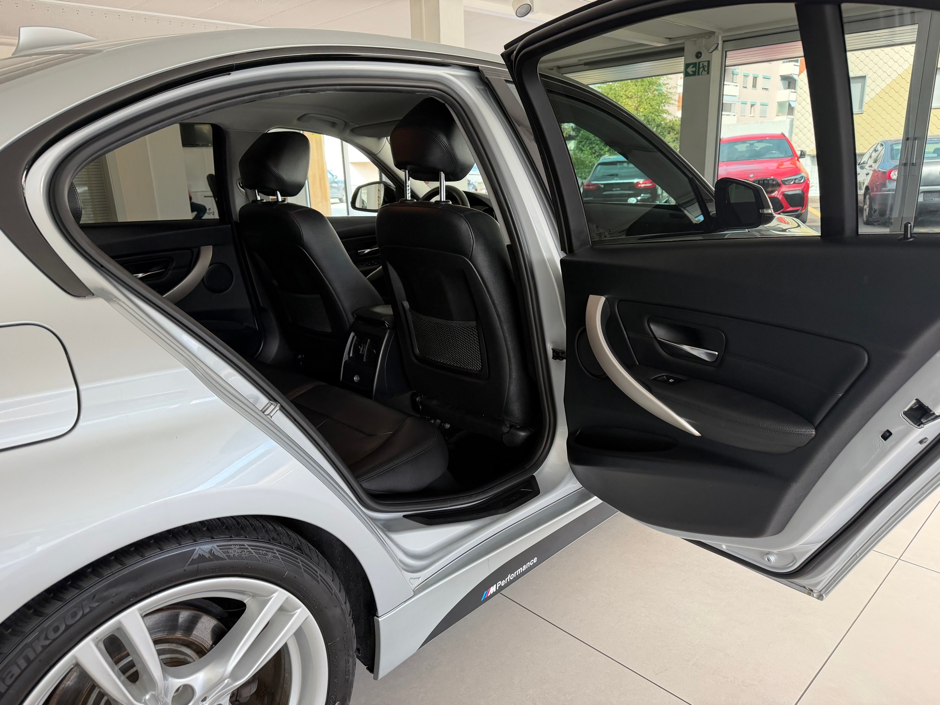 BMW 320d Sport Line Steptronic-image-15