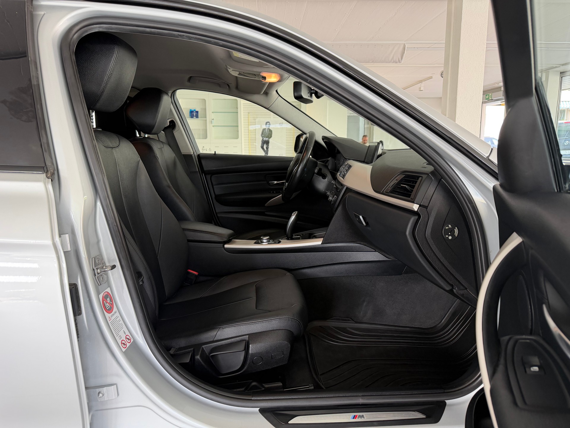 BMW 320d Sport Line Steptronic-image-14