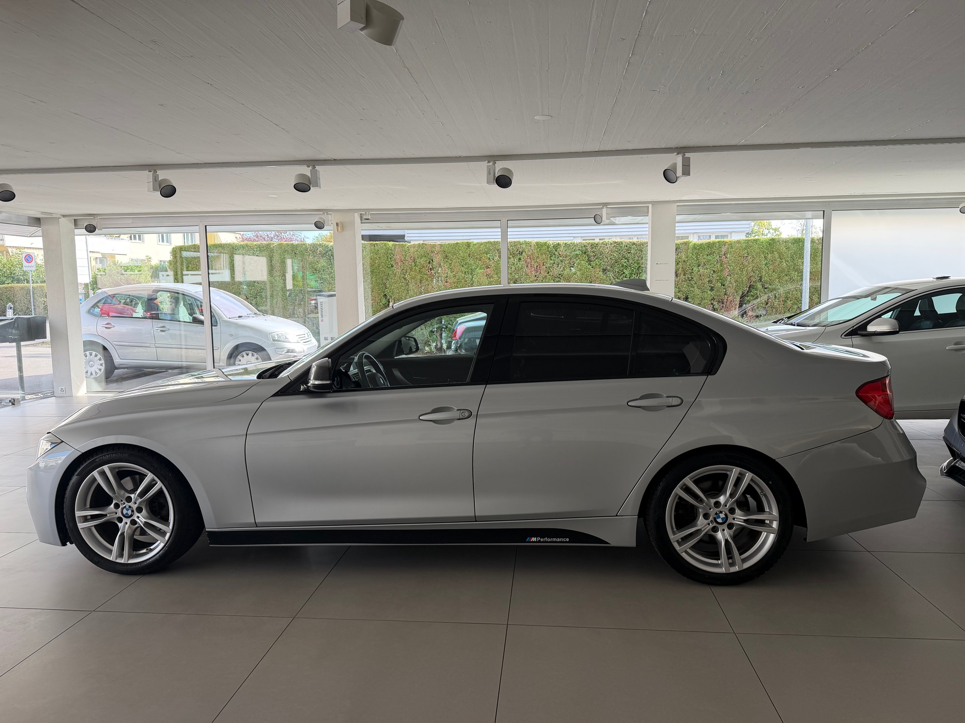 BMW 320d Sport Line Steptronic-image-4