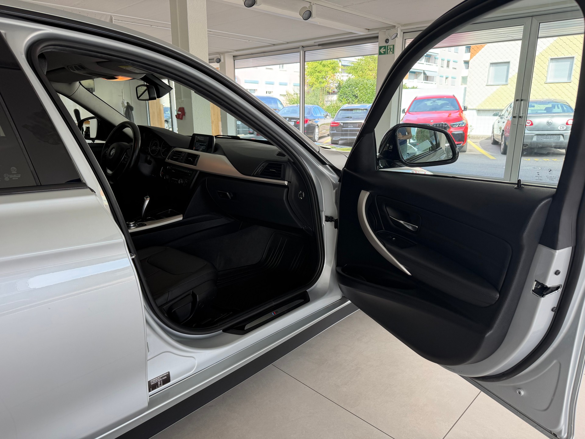BMW 320d Sport Line Steptronic-image-13