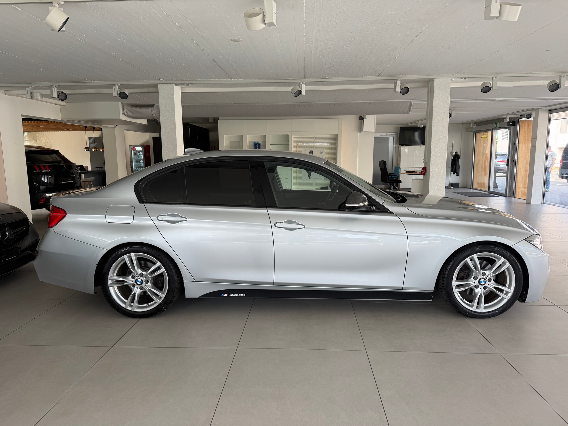 BMW 320d Sport Line Steptronic-image-3