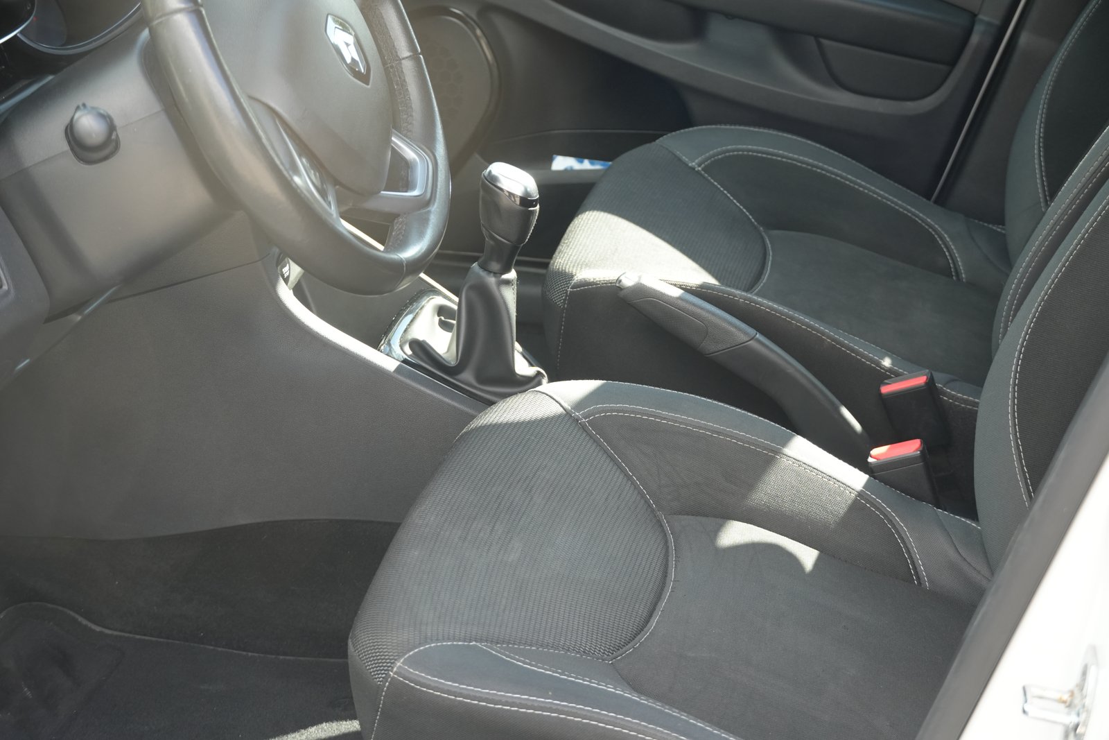 RENAULT CLIO IV 1.5 dCi Zen S/S-image-4