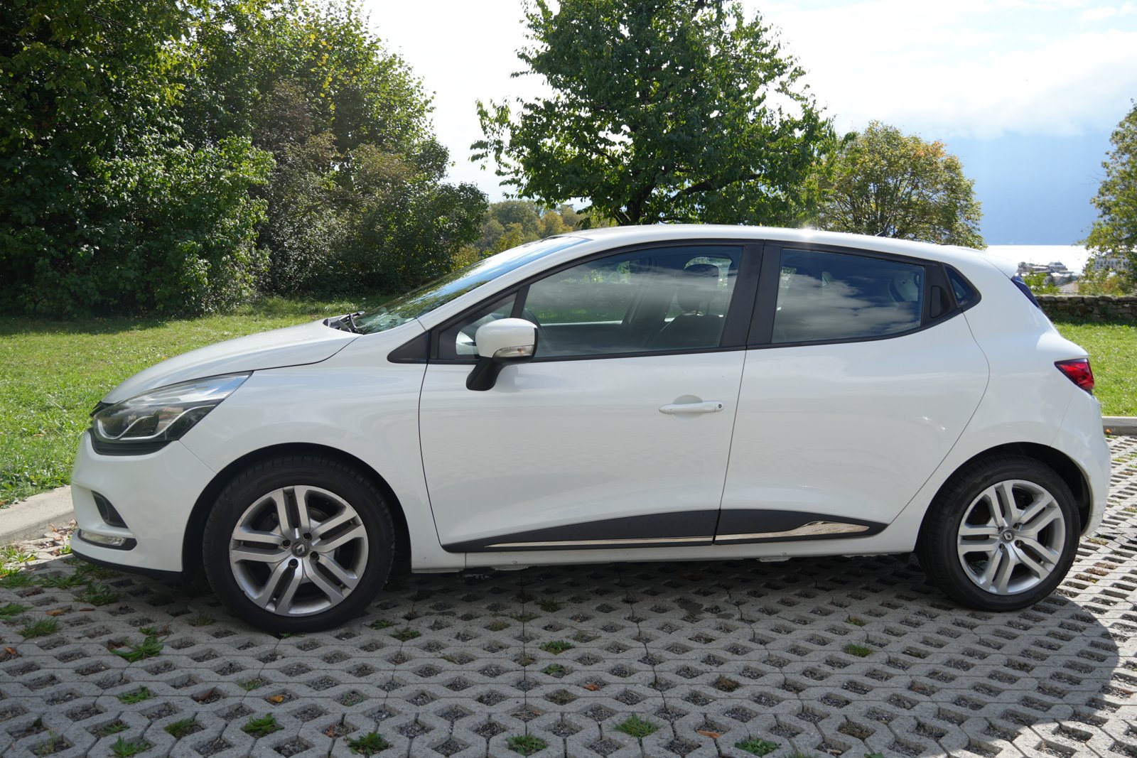 RENAULT CLIO IV 1.5 dCi Zen S/S-image-1