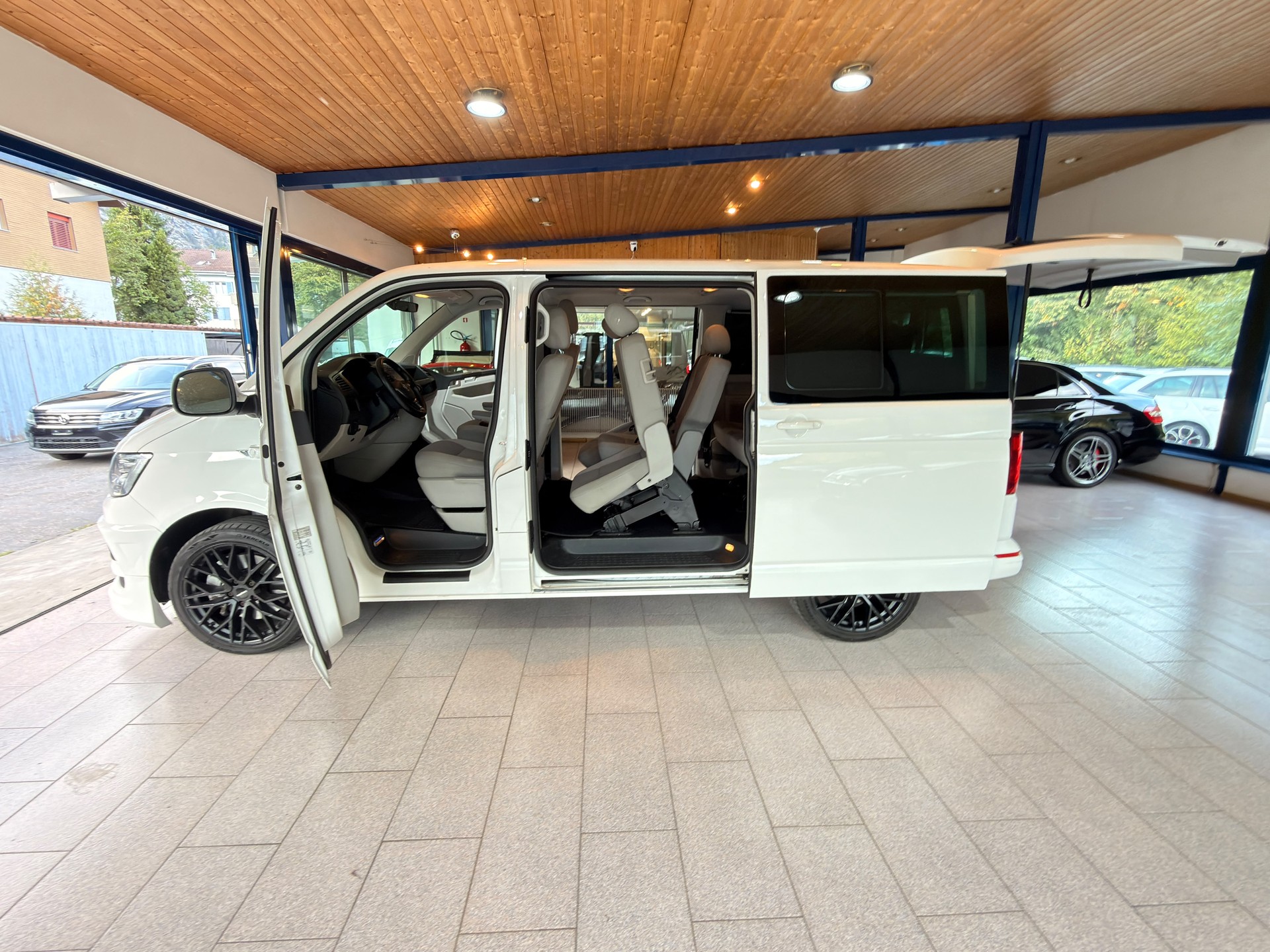 VW T6 Caravelle 2.0 Bi-TDI Comfortline 4Motion-image-10