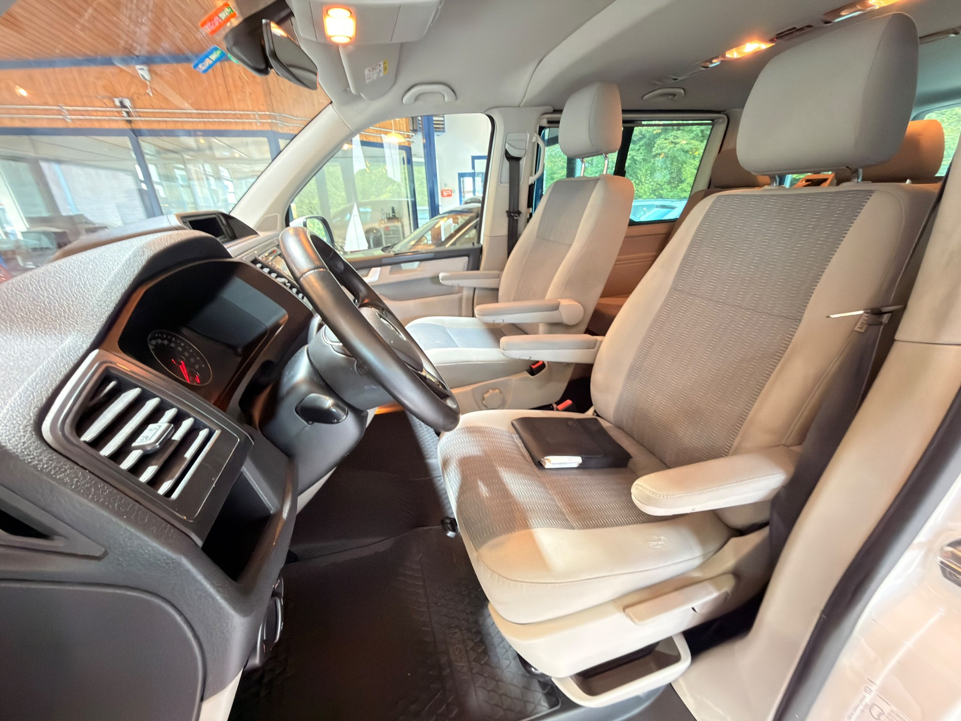 VW T6 Caravelle 2.0 Bi-TDI Comfortline 4Motion-image-4