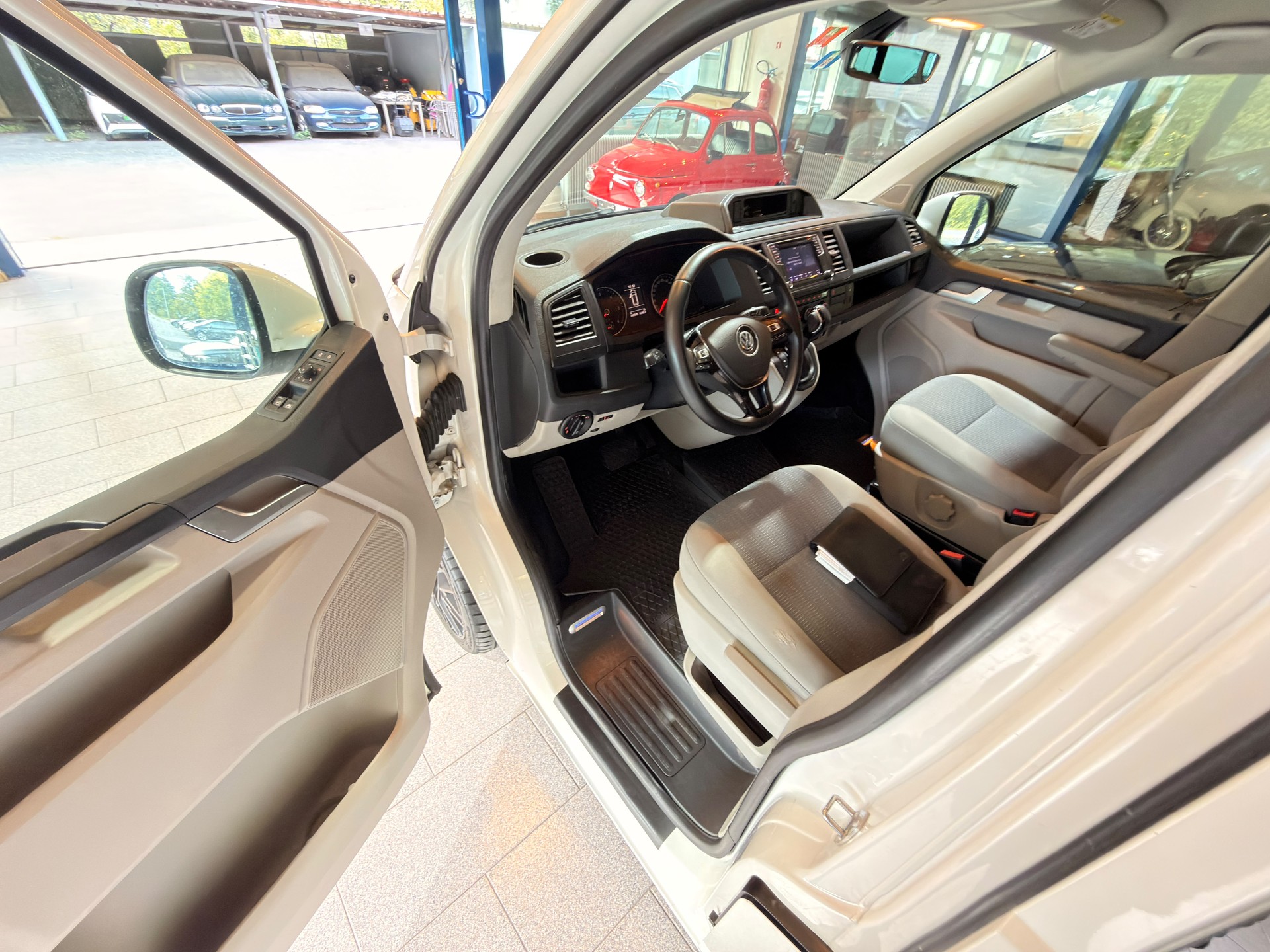 VW T6 Caravelle 2.0 Bi-TDI Comfortline 4Motion-image-3