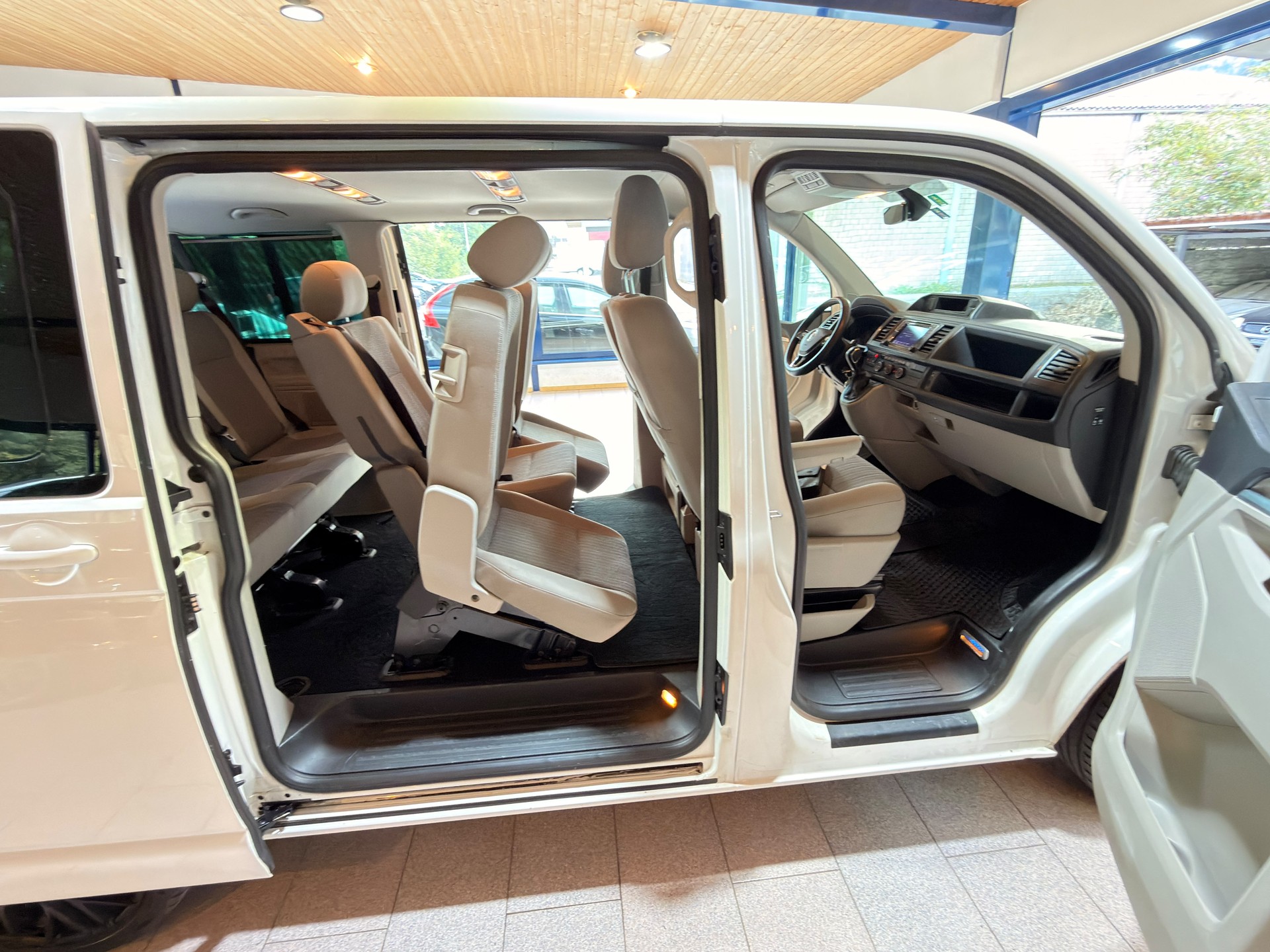 VW T6 Caravelle 2.0 Bi-TDI Comfortline 4Motion-image-12