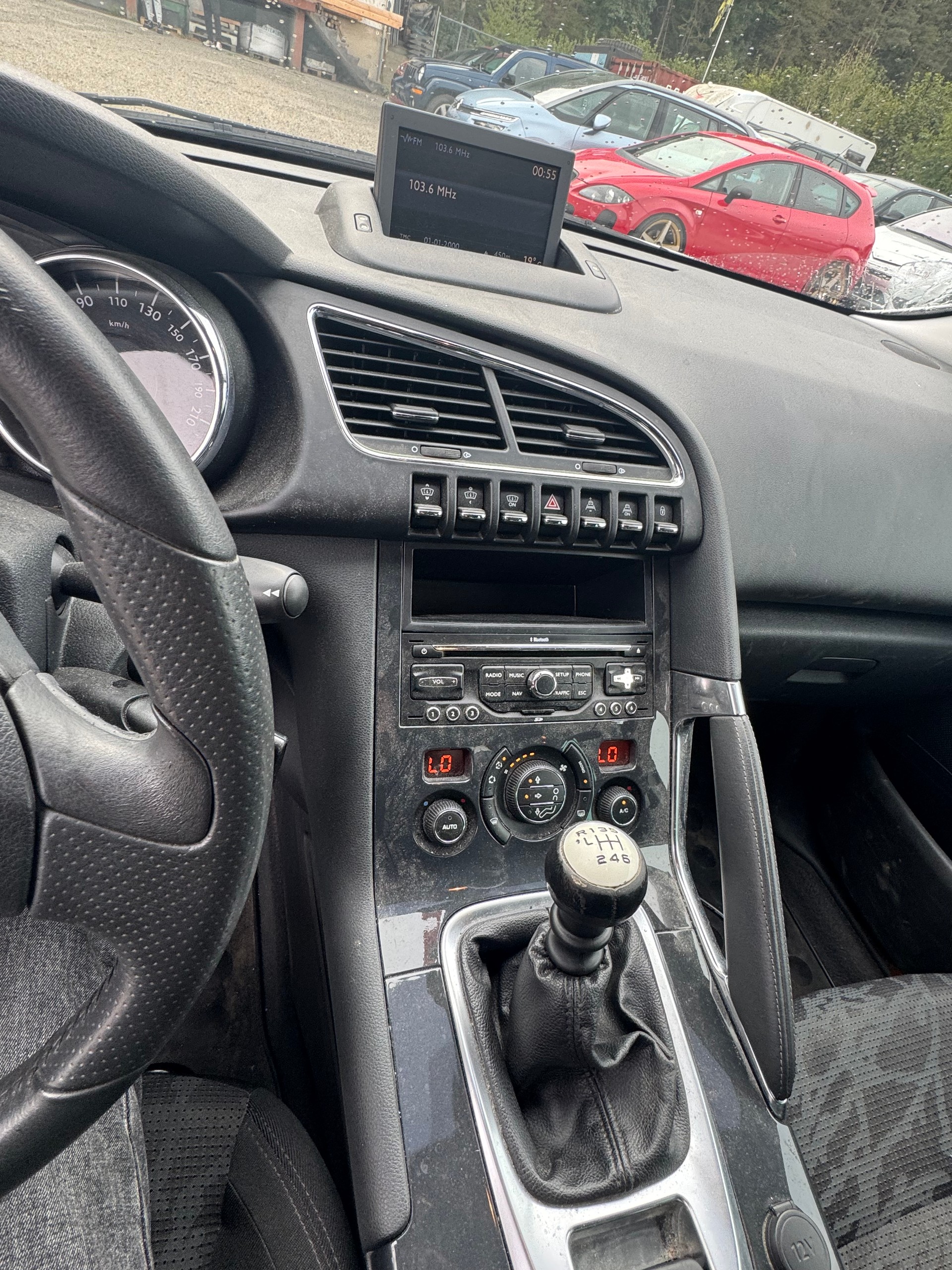 PEUGEOT 3008 1.6 16V T Platinum-image-9