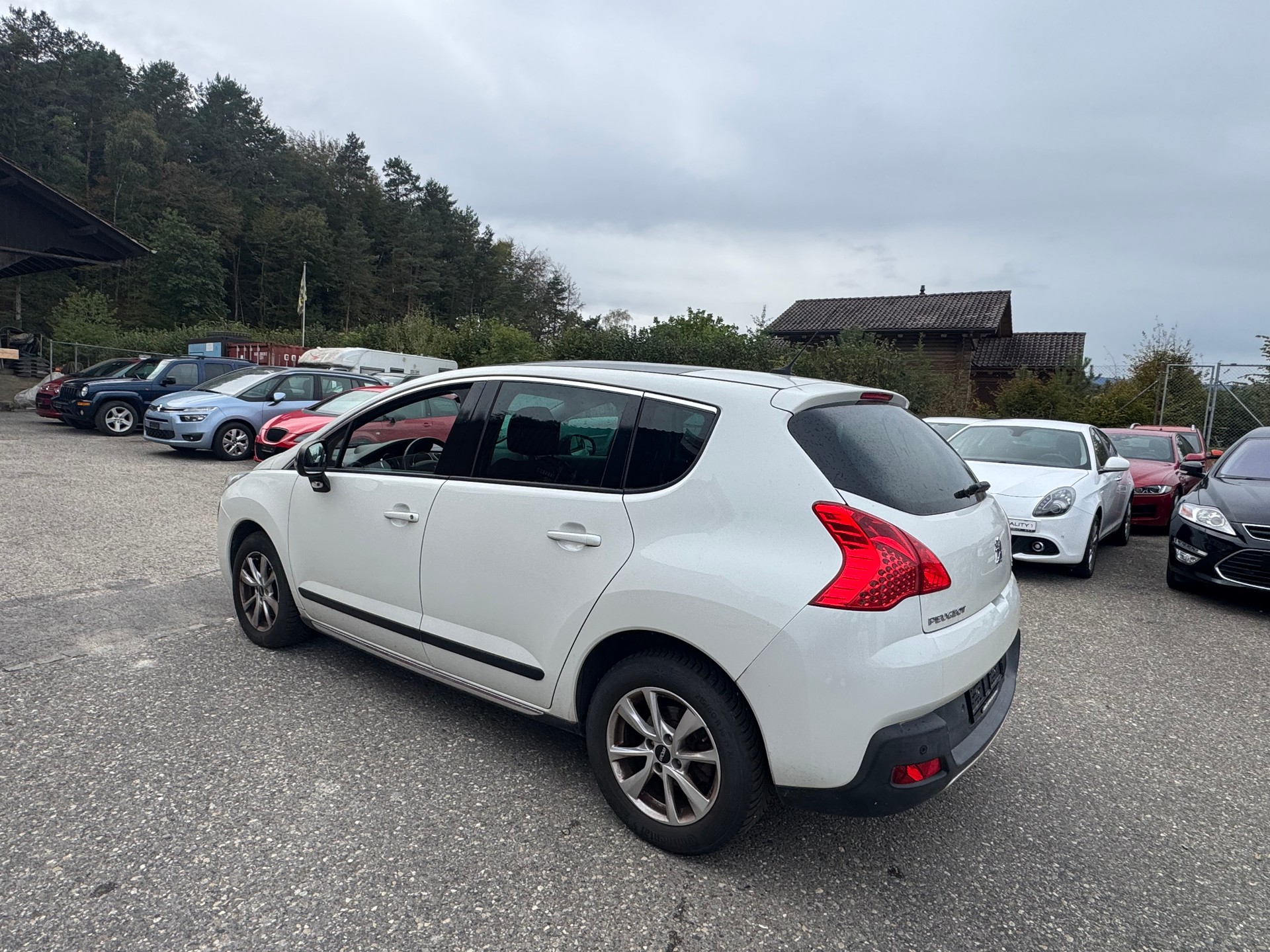 PEUGEOT 3008 1.6 16V T Platinum-image-2