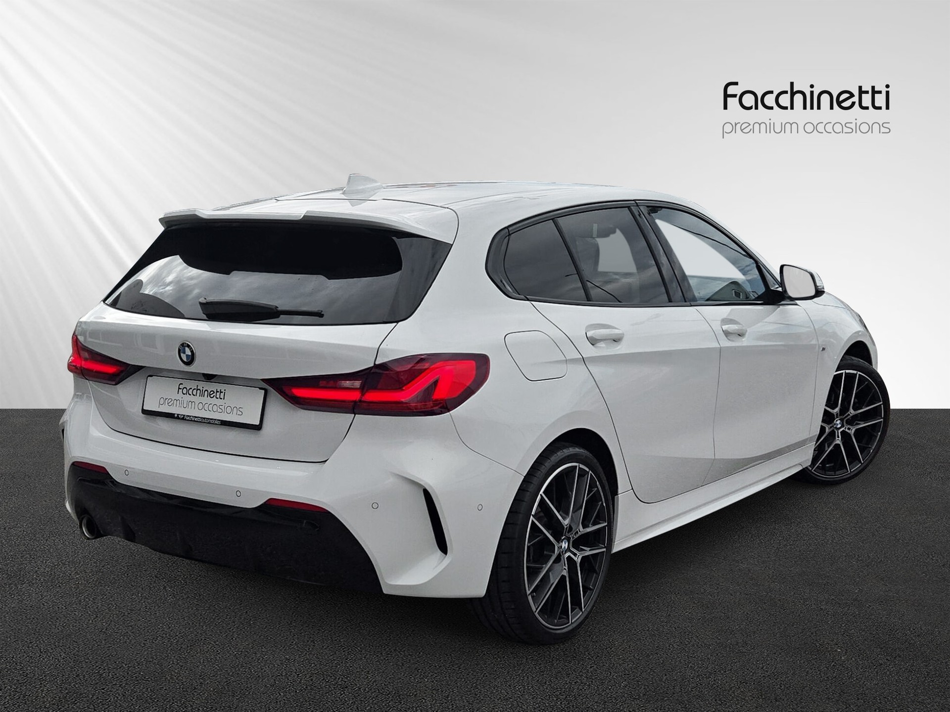 BMW 118i M Sport Steptronic-image-2