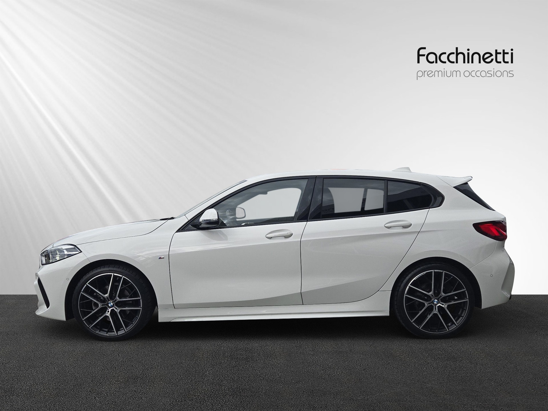 BMW 118i M Sport Steptronic-image-1