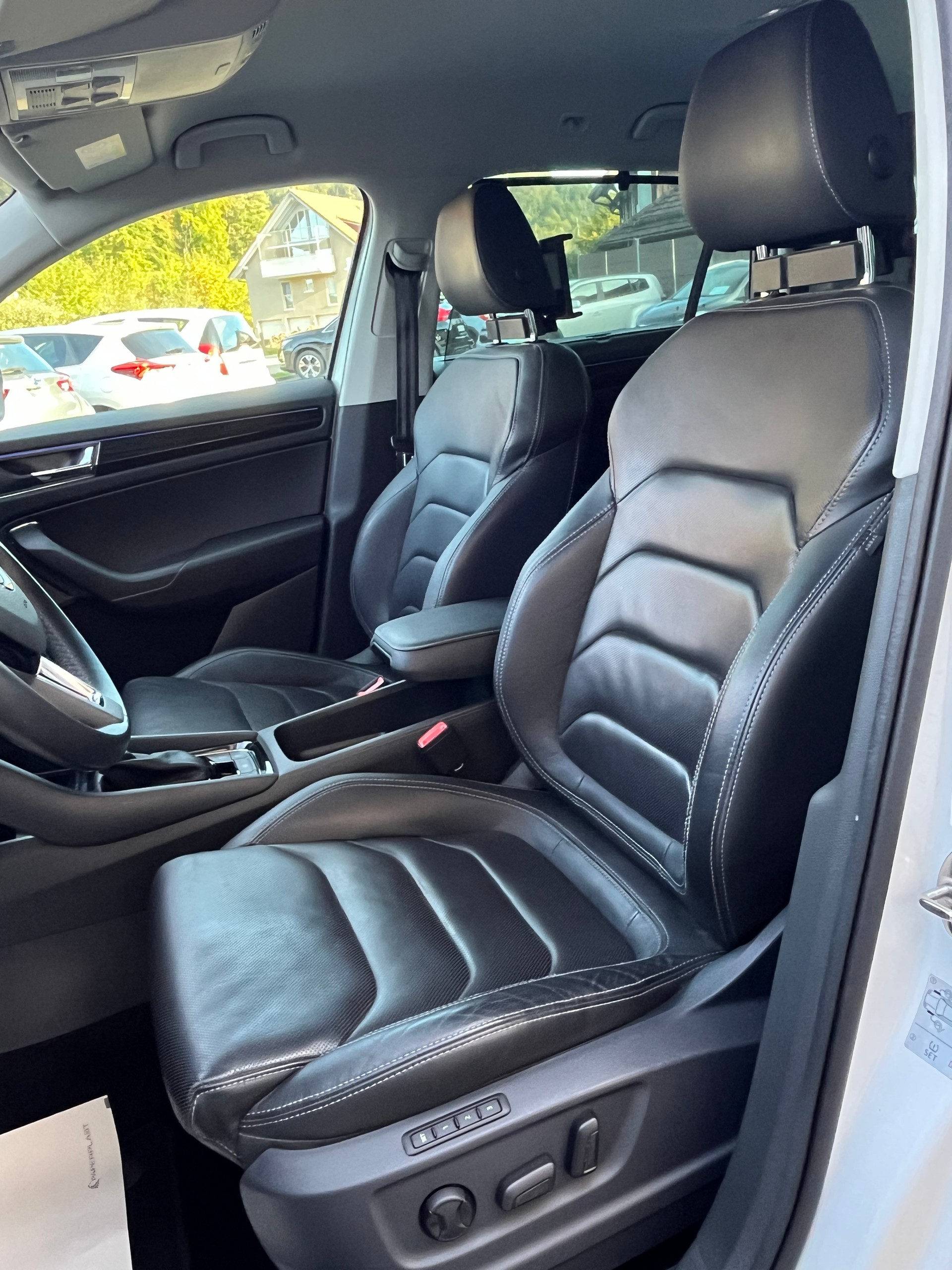 SKODA Kodiaq 2.0 TSI Style DSG 4x4 / Frisch ab MFK & Service / 1.Hand / Top Ausstattung / inkl. Garantie-image-9
