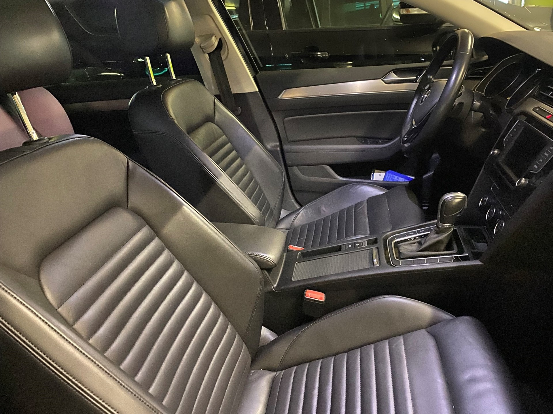 VW Passat Variant 2.0 TDI BMT High. DSG 4Motion-image-5
