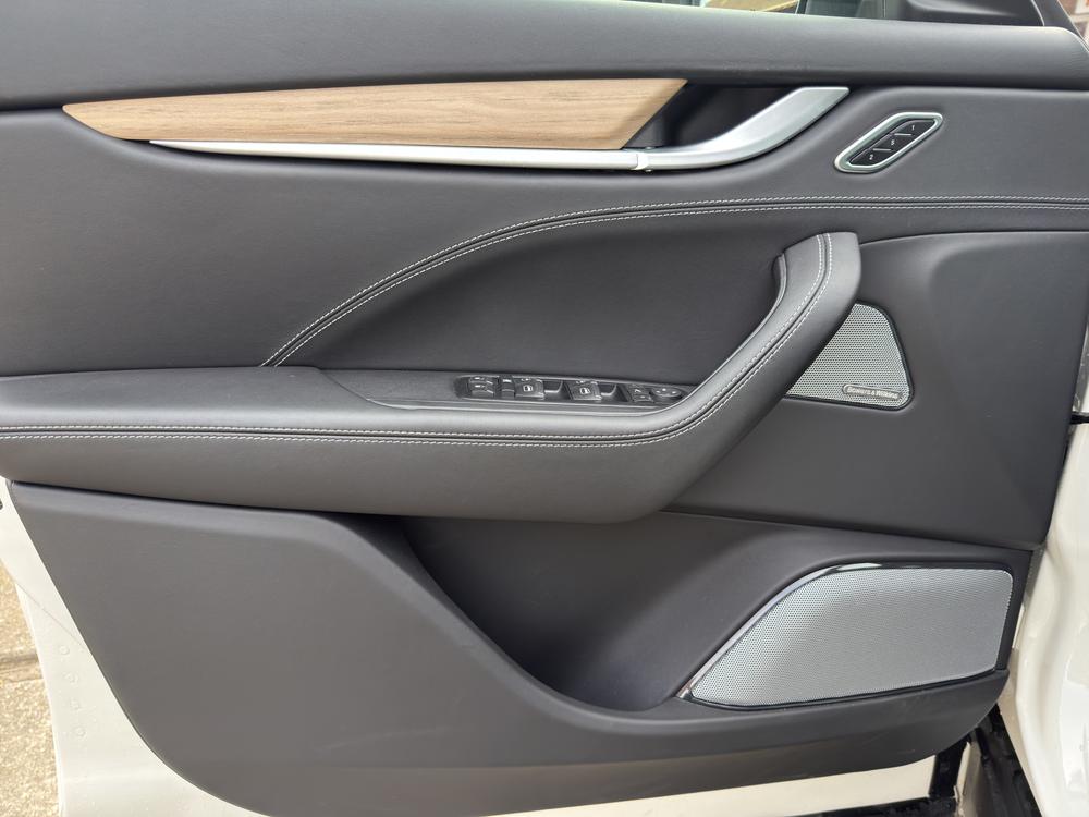 MASERATI LEVANTE S 3.0 V6-image-13
