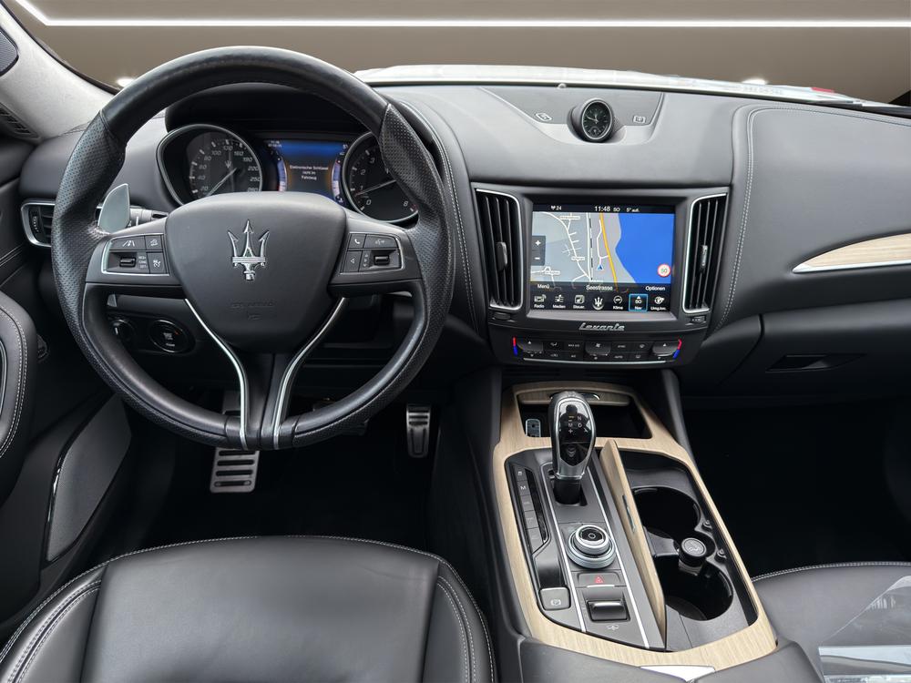 MASERATI LEVANTE S 3.0 V6-image-9